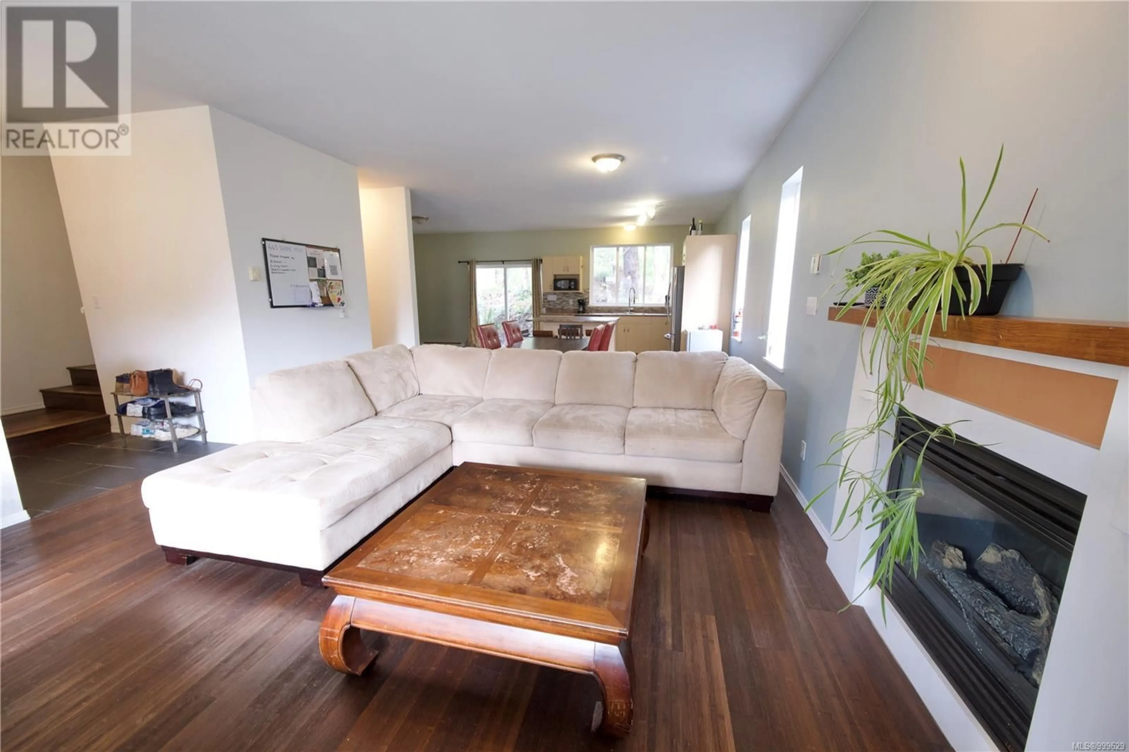 Living room with furniture, wood/laminate floor for 645 SHORE PINE CRESCENT, Tofino British Columbia V0R2Z0