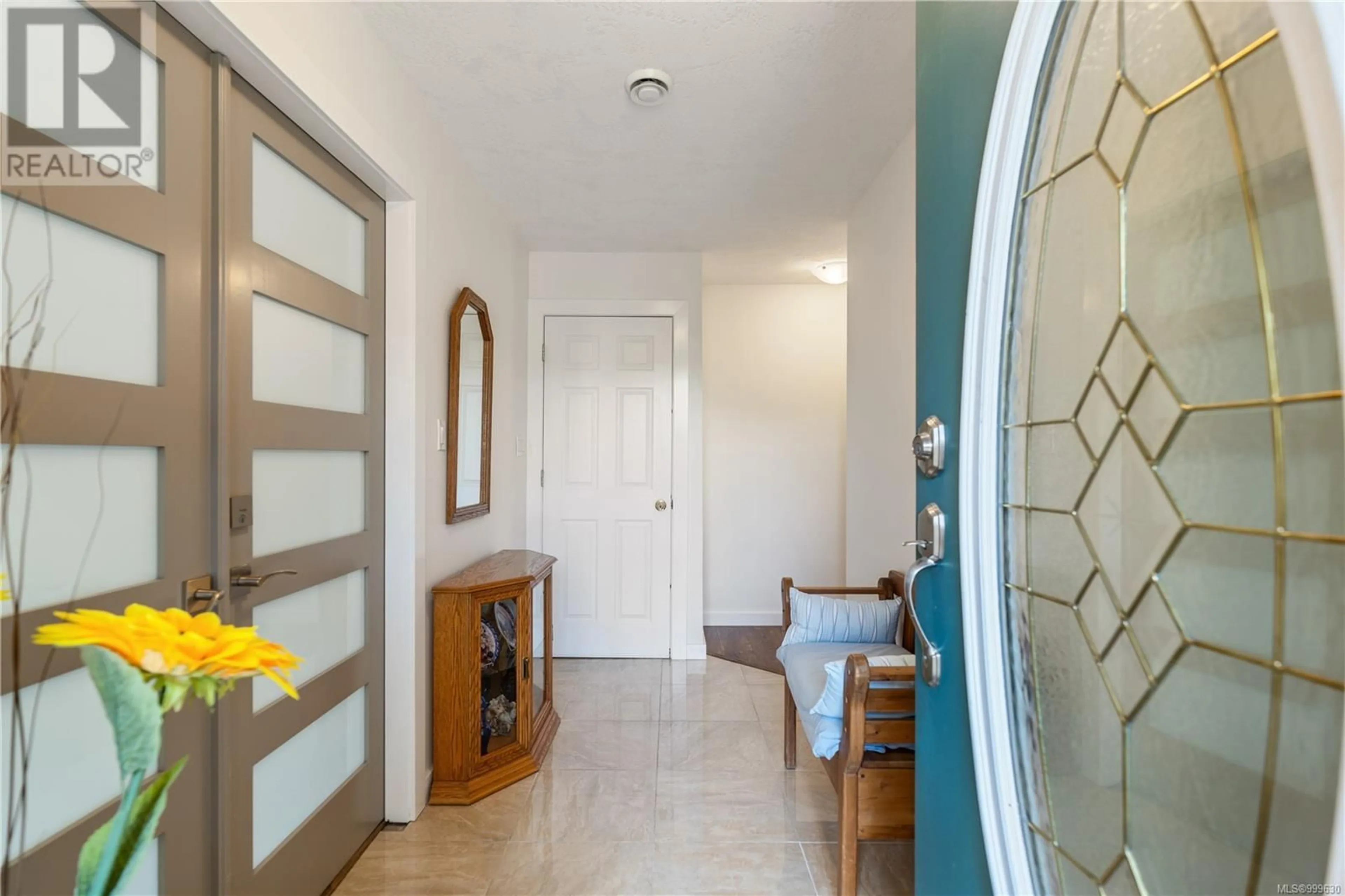 Indoor entryway for 8090 SPINNAKER PLACE, Crofton British Columbia V0R1R0