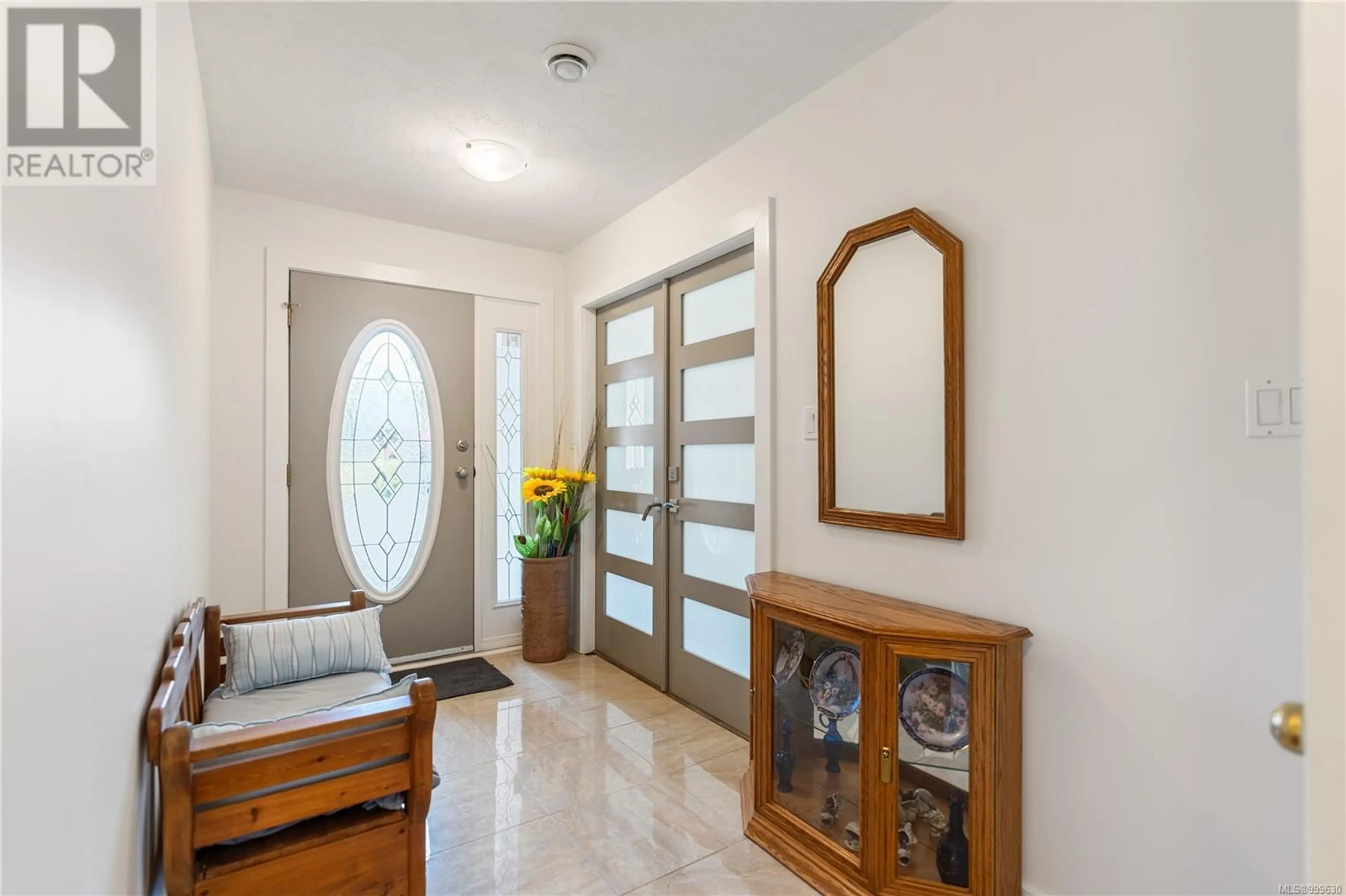 Indoor entryway for 8090 SPINNAKER PLACE, Crofton British Columbia V0R1R0