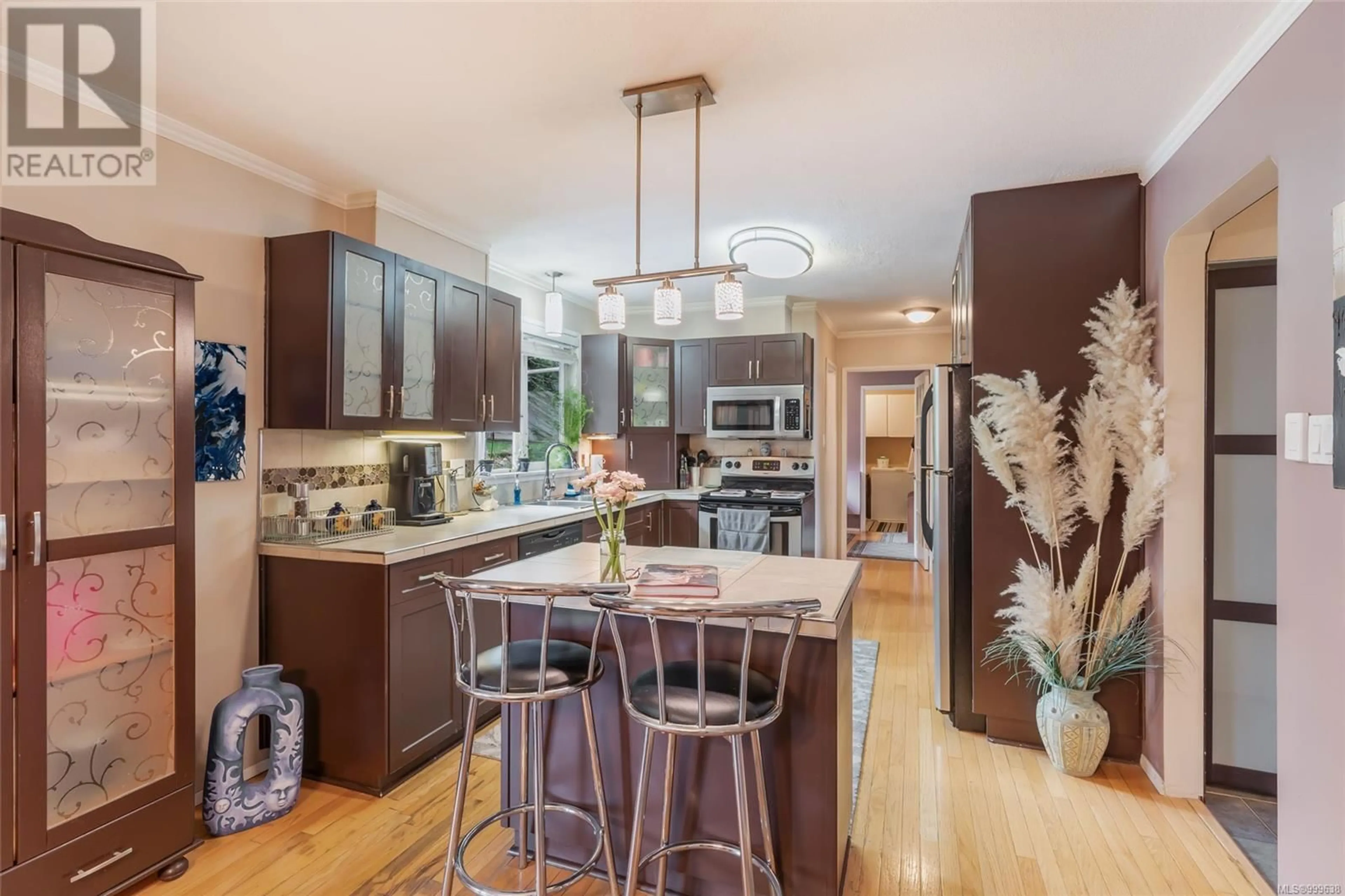 Contemporary kitchen, unknown for 7413 ANDREA CRESCENT, Lantzville British Columbia V0R2H0