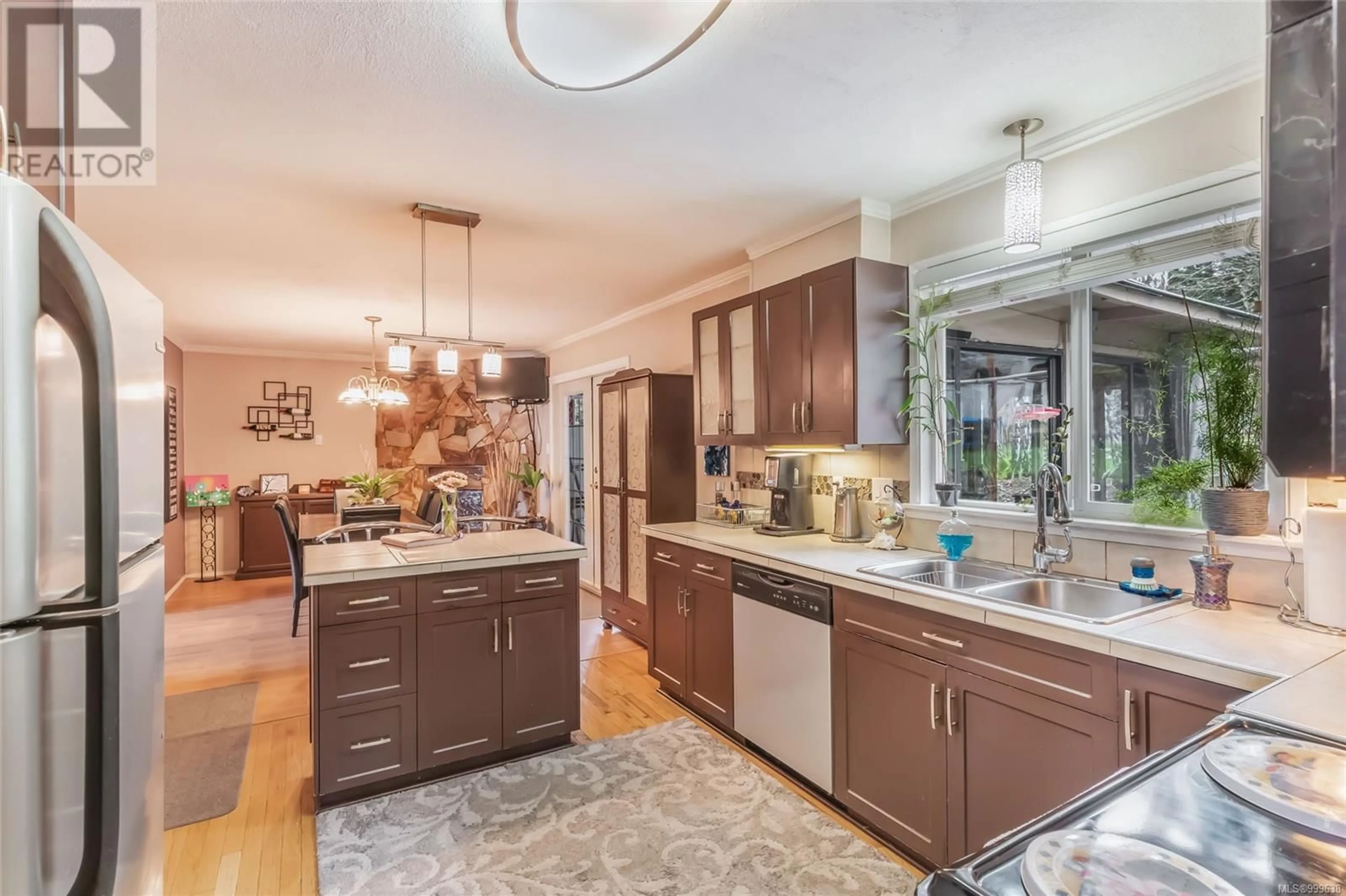 Open concept kitchen, ceramic/tile floor for 7413 ANDREA CRESCENT, Lantzville British Columbia V0R2H0
