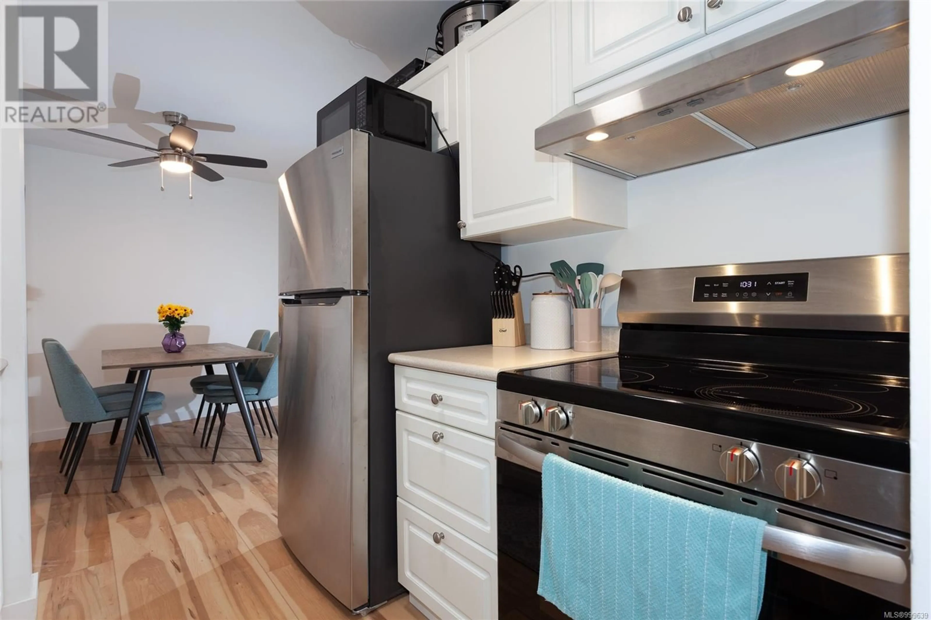 Standard kitchen, wood/laminate floor for 108 - 3251 COWICHAN LAKE ROAD, Duncan British Columbia V9L4B8