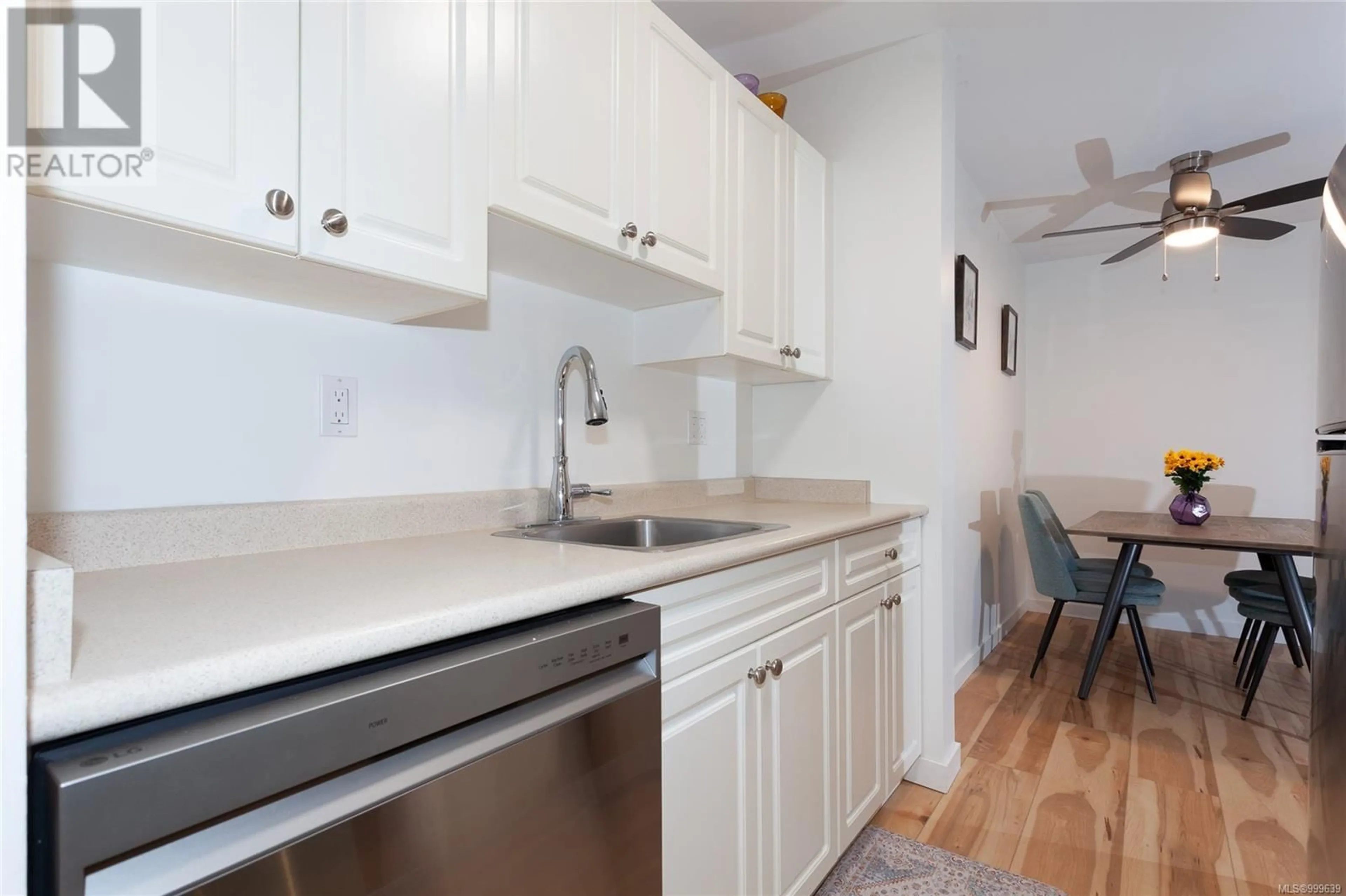Standard kitchen, unknown for 108 - 3251 COWICHAN LAKE ROAD, Duncan British Columbia V9L4B8