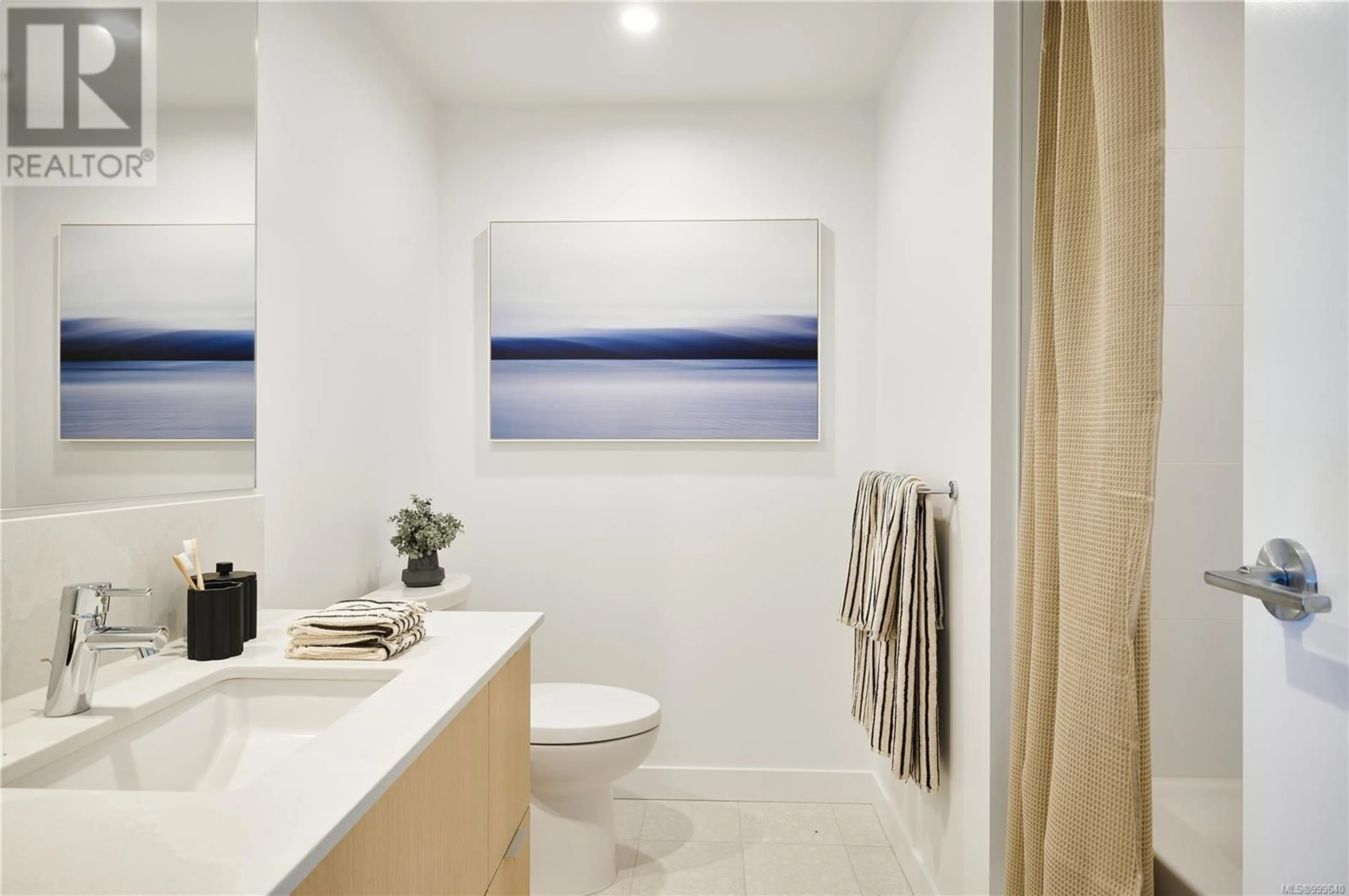 Contemporary bathroom, ceramic/tile floor for 408 - 1100 YATES STREET, Victoria British Columbia V8V3M8