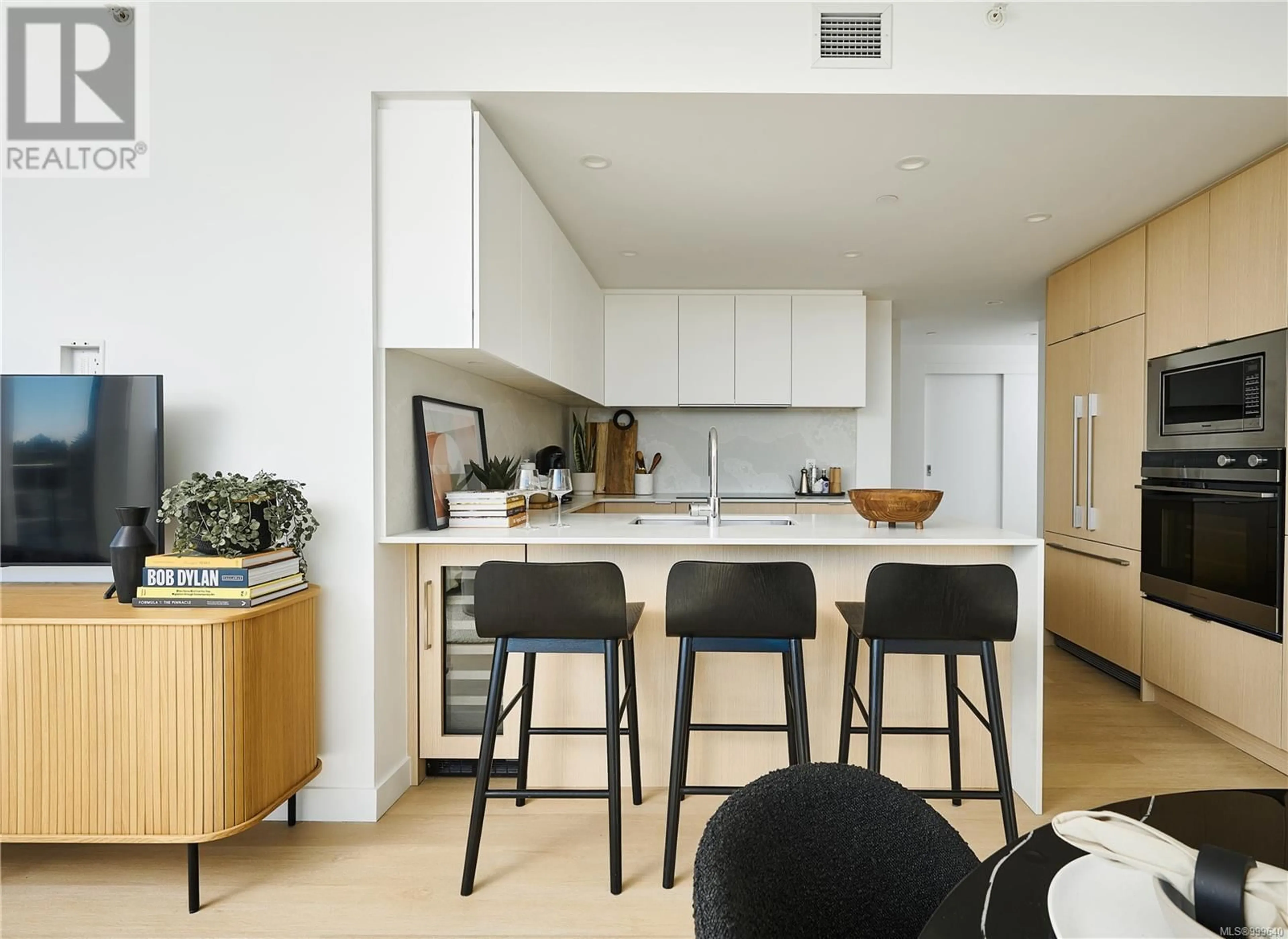 Contemporary kitchen, unknown for 408 - 1100 YATES STREET, Victoria British Columbia V8V3M8
