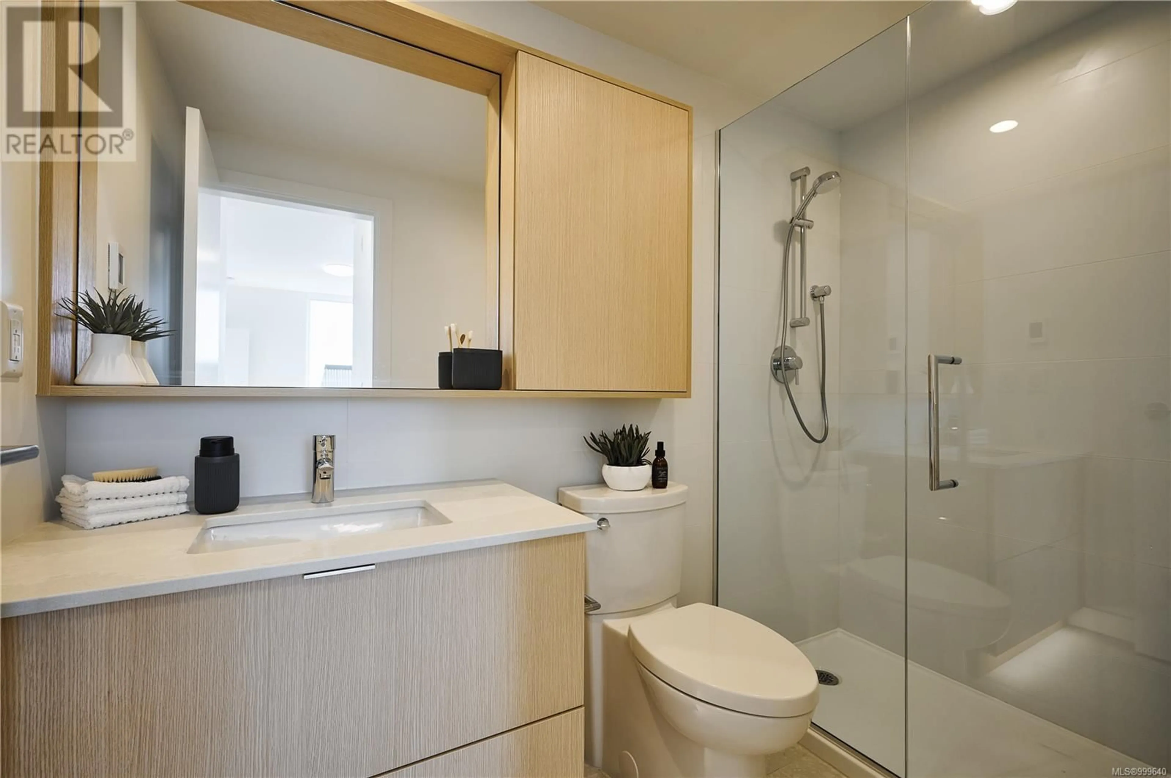 Standard bathroom, ceramic/tile floor for 408 - 1100 YATES STREET, Victoria British Columbia V8V3M8