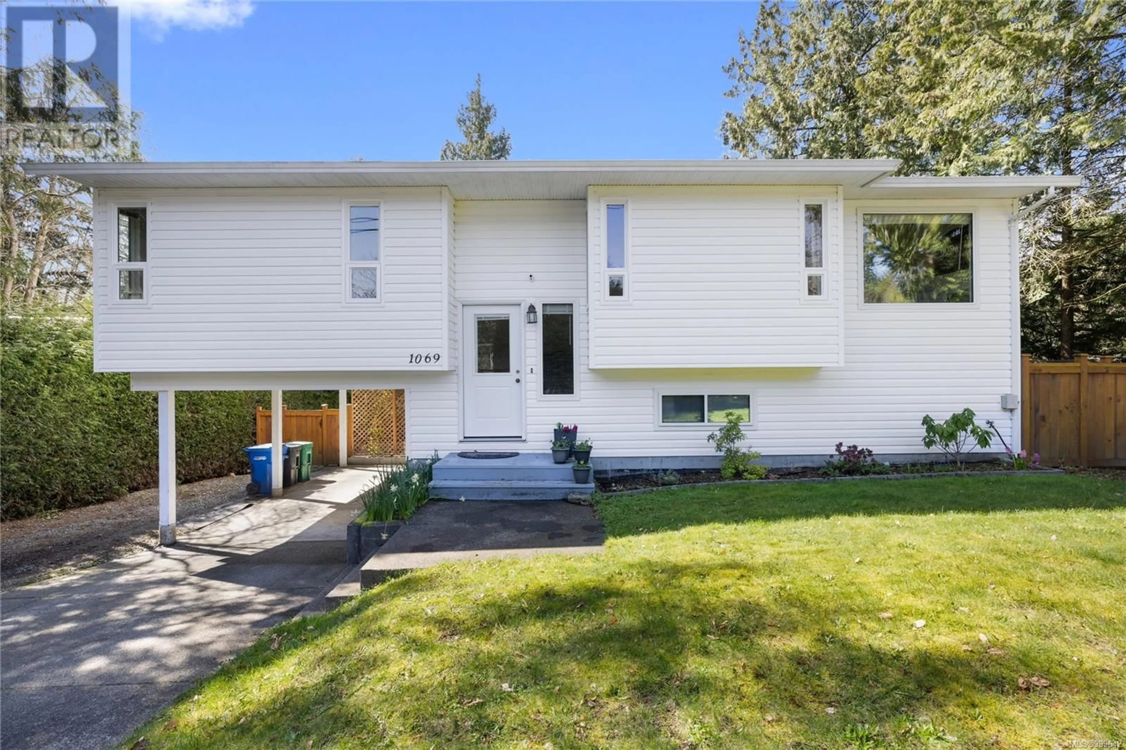 Home with vinyl exterior material, street for 1069 OLD VICTORIA ROAD, Nanaimo British Columbia V9R6R4