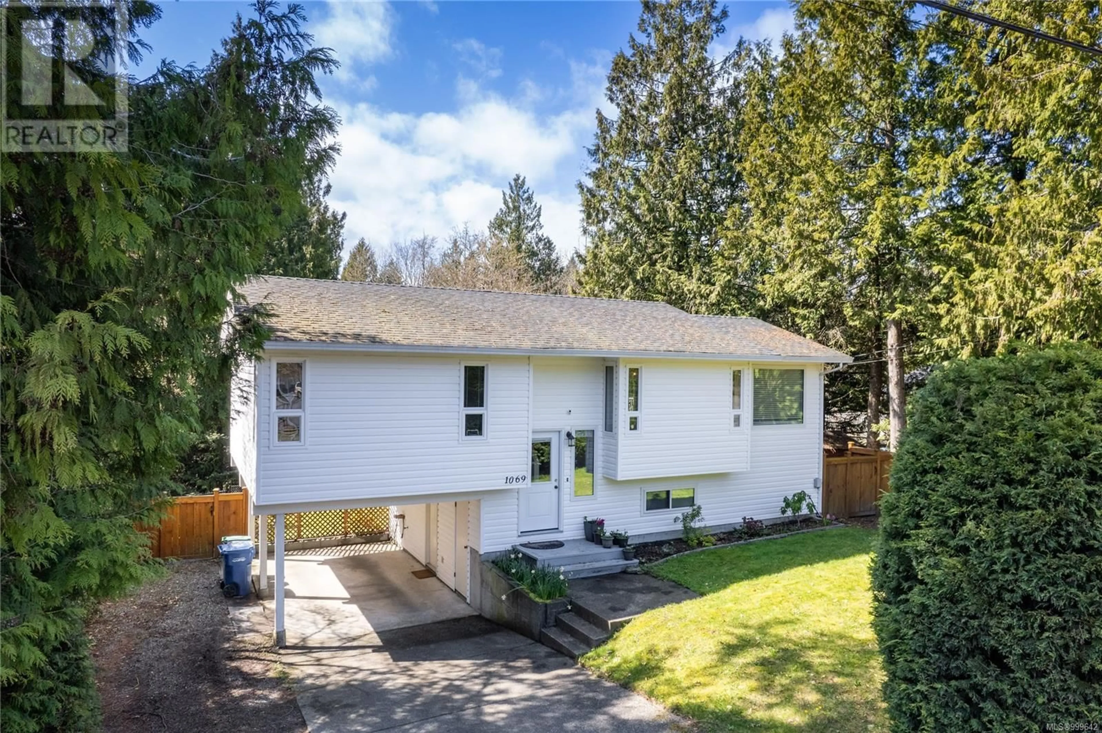 Home with vinyl exterior material, street for 1069 OLD VICTORIA ROAD, Nanaimo British Columbia V9R6R4