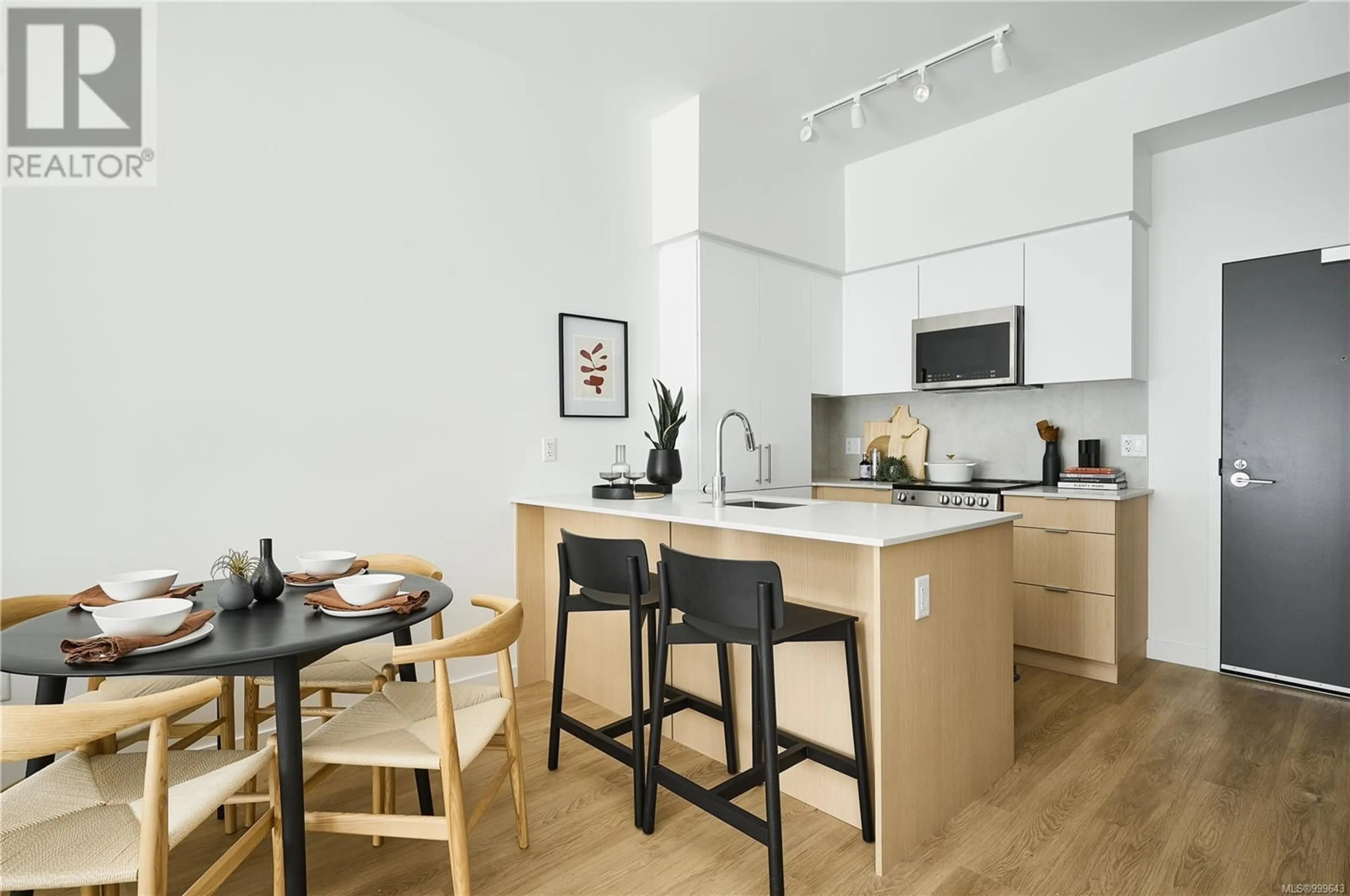 Standard kitchen, unknown for 116 - 1115 JOHNSON STREET, Victoria British Columbia V8V0H2