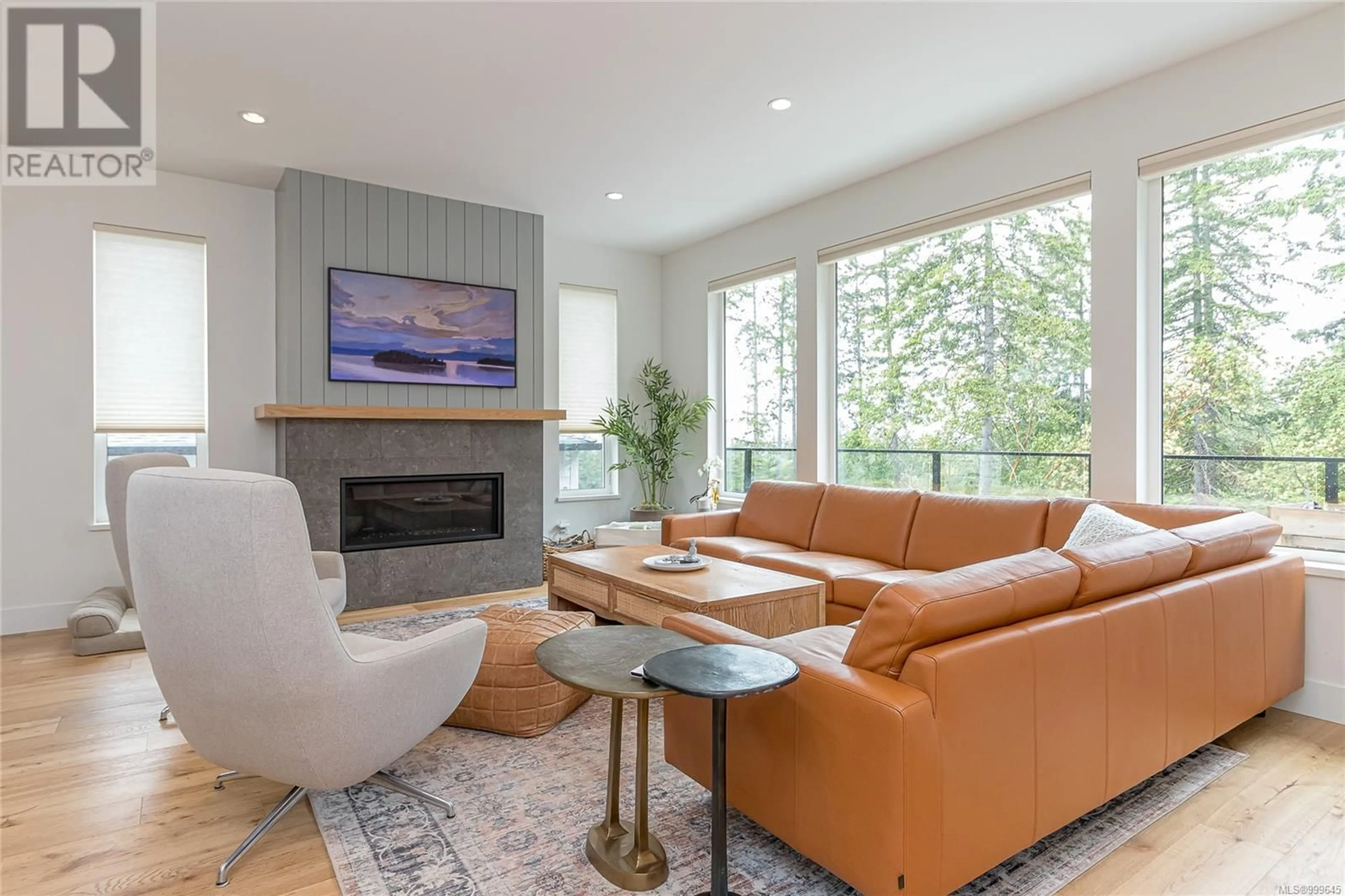Living room with furniture, unknown for 6237 HIGHWOOD DRIVE, Duncan British Columbia V9L0H5