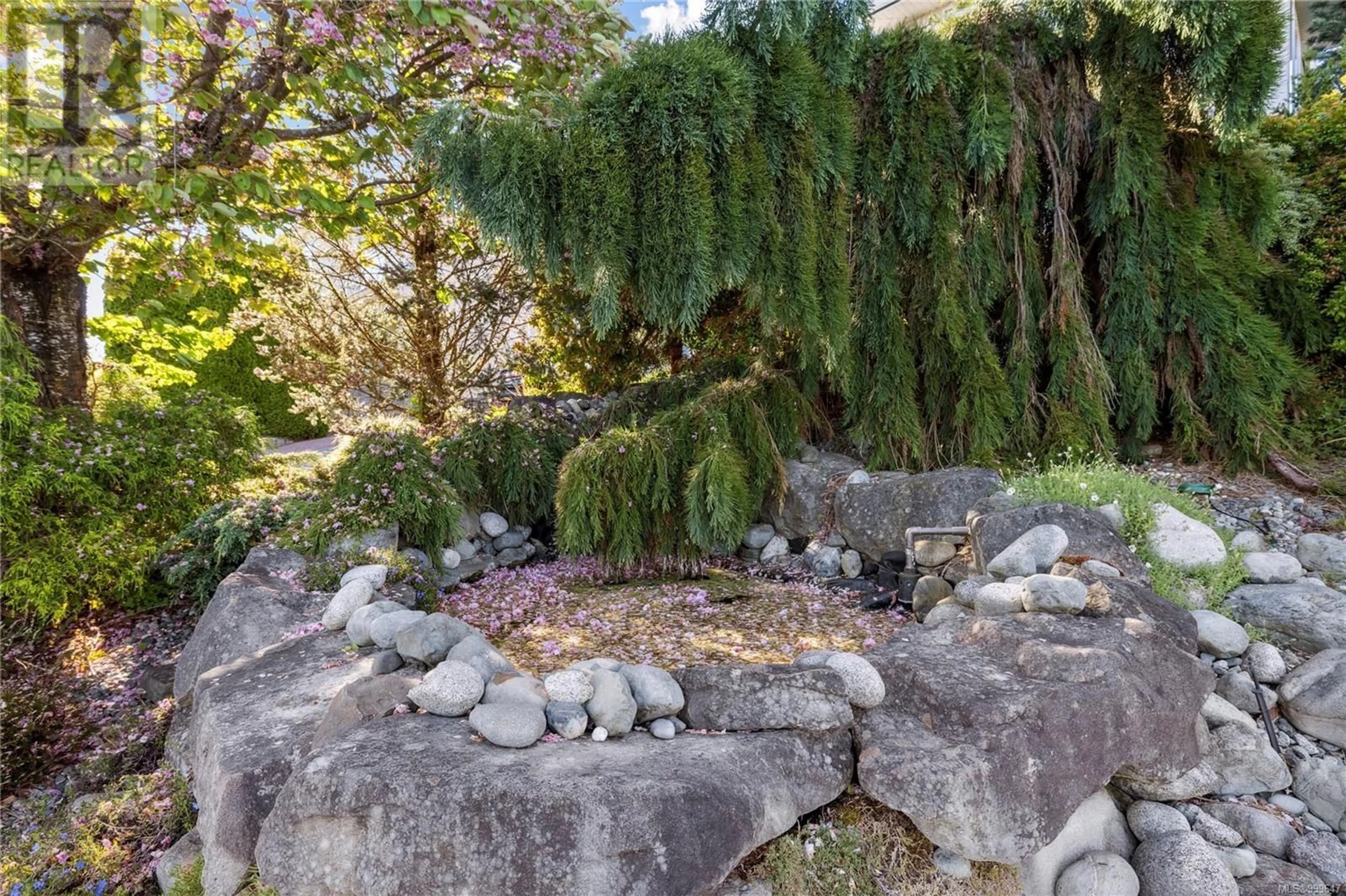 Patio, unknown for 6395 GROVELAND DRIVE, Nanaimo British Columbia V9V1P5