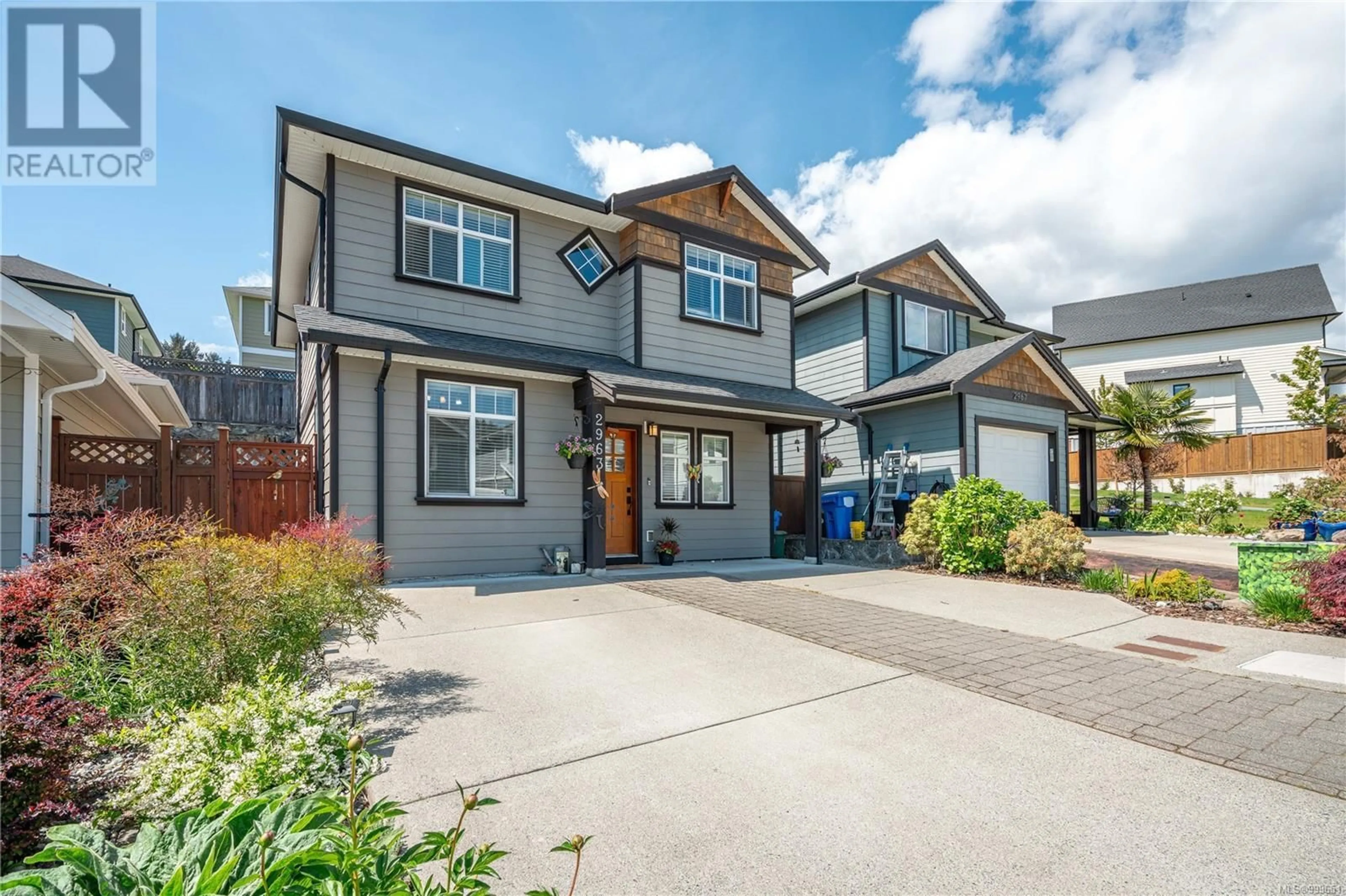 Home with vinyl exterior material, street for 2963 BURLINGTON CRESCENT, Langford British Columbia V9B0K6