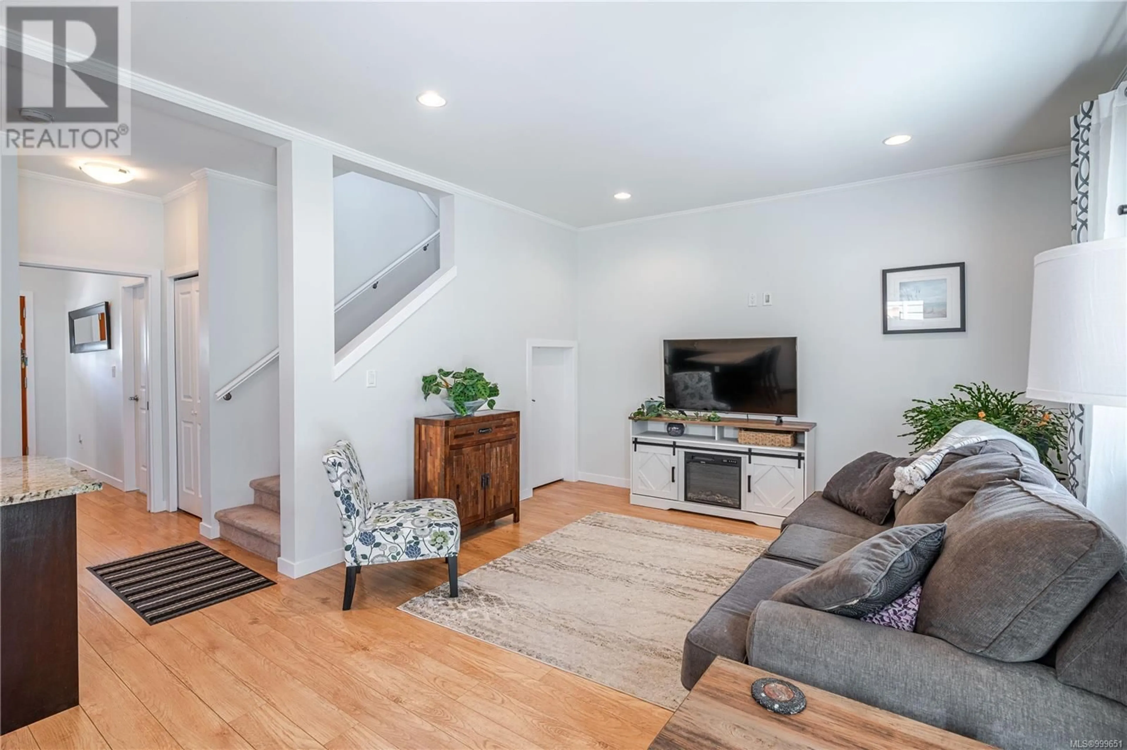 Living room with furniture, wood/laminate floor for 2963 BURLINGTON CRESCENT, Langford British Columbia V9B0K6