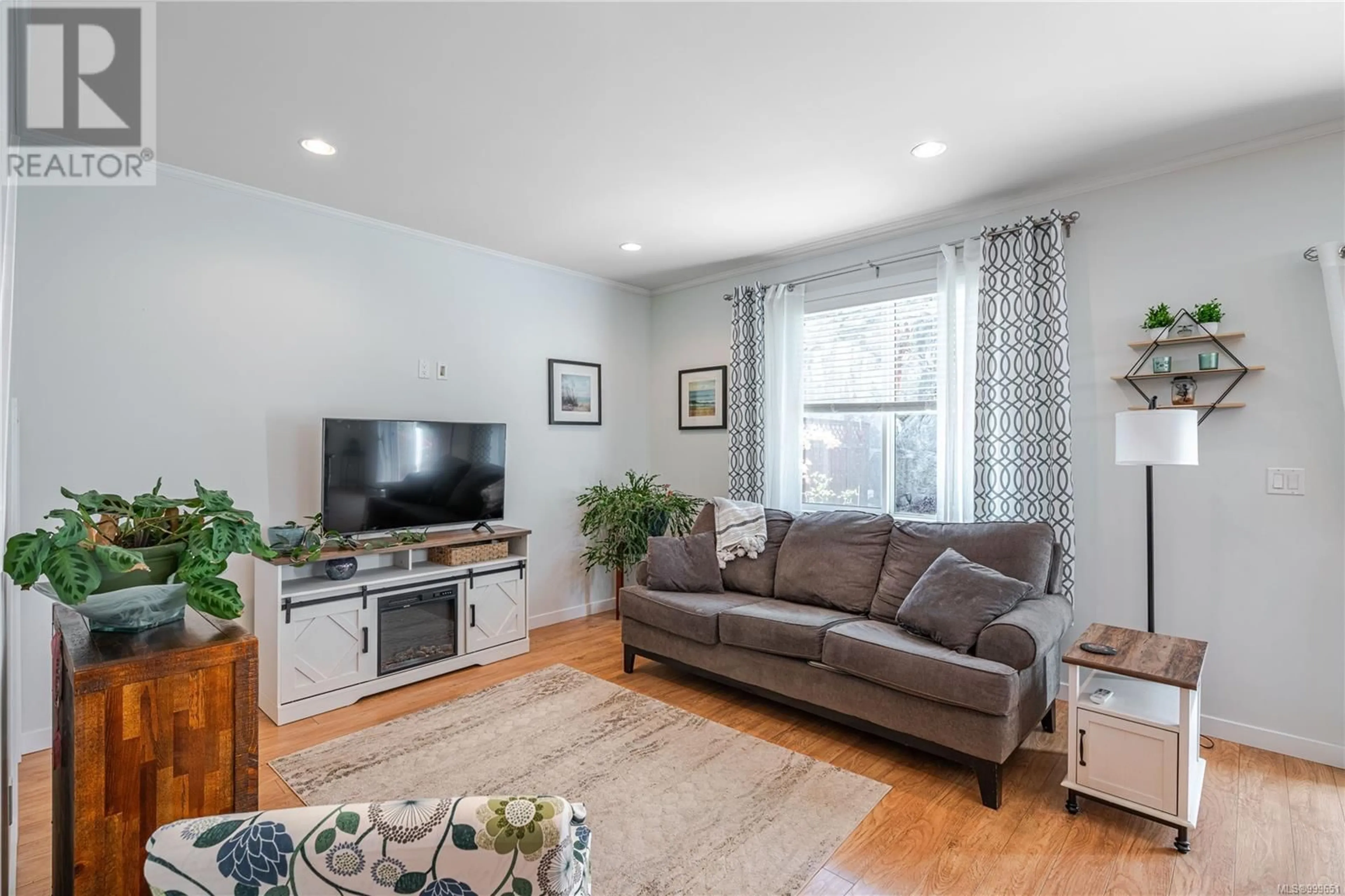 Living room with furniture, unknown for 2963 BURLINGTON CRESCENT, Langford British Columbia V9B0K6