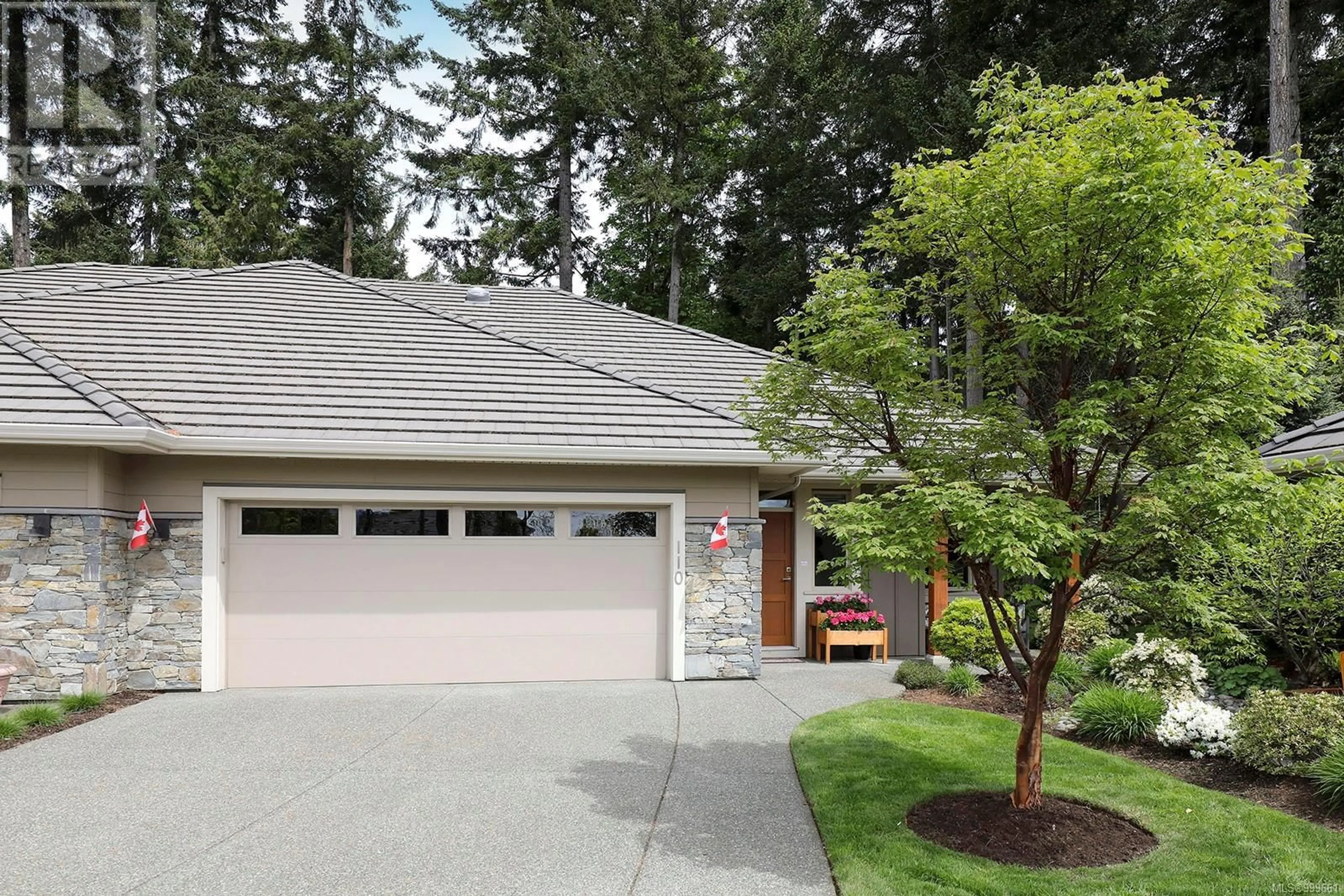 Home with vinyl exterior material, street for 110 - 2828 BRISTOL WAY, Courtenay British Columbia V9N0C5
