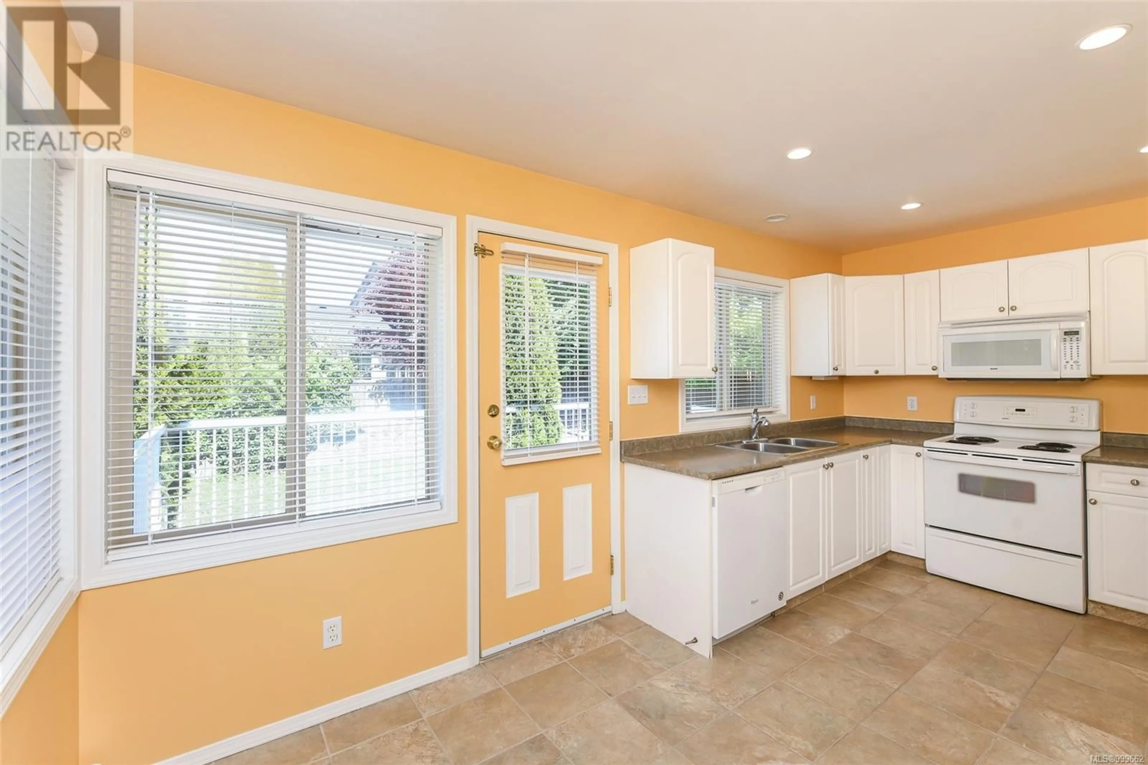 Open concept kitchen, ceramic/tile floor for 967 MALAHAT DRIVE, Courtenay British Columbia V9N9E3