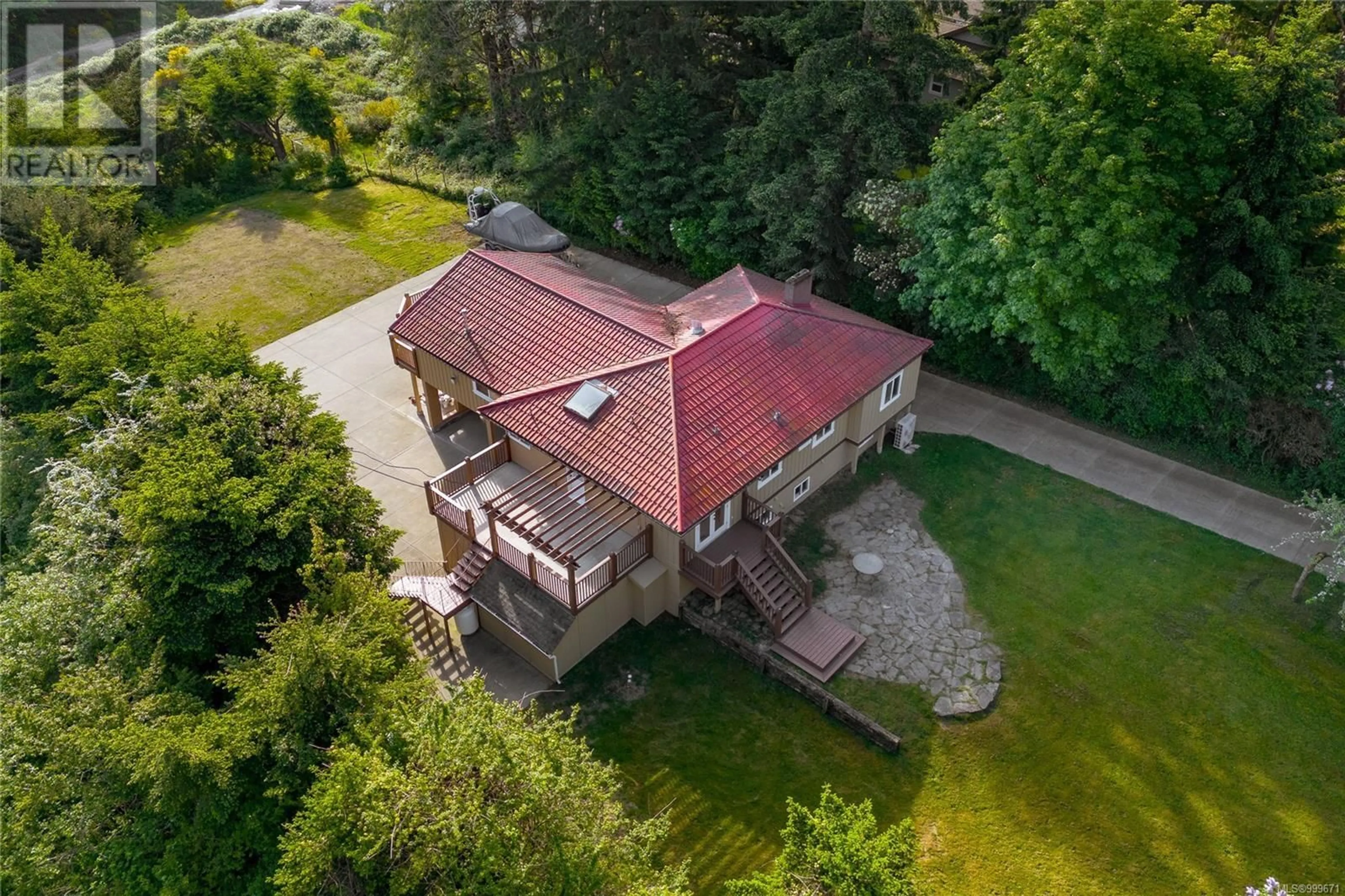 A pic from outside/outdoor area/front of a property/back of a property/a pic from drone, building for 5347 ALDERLEY ROAD, Saanich British Columbia V8Y1X9