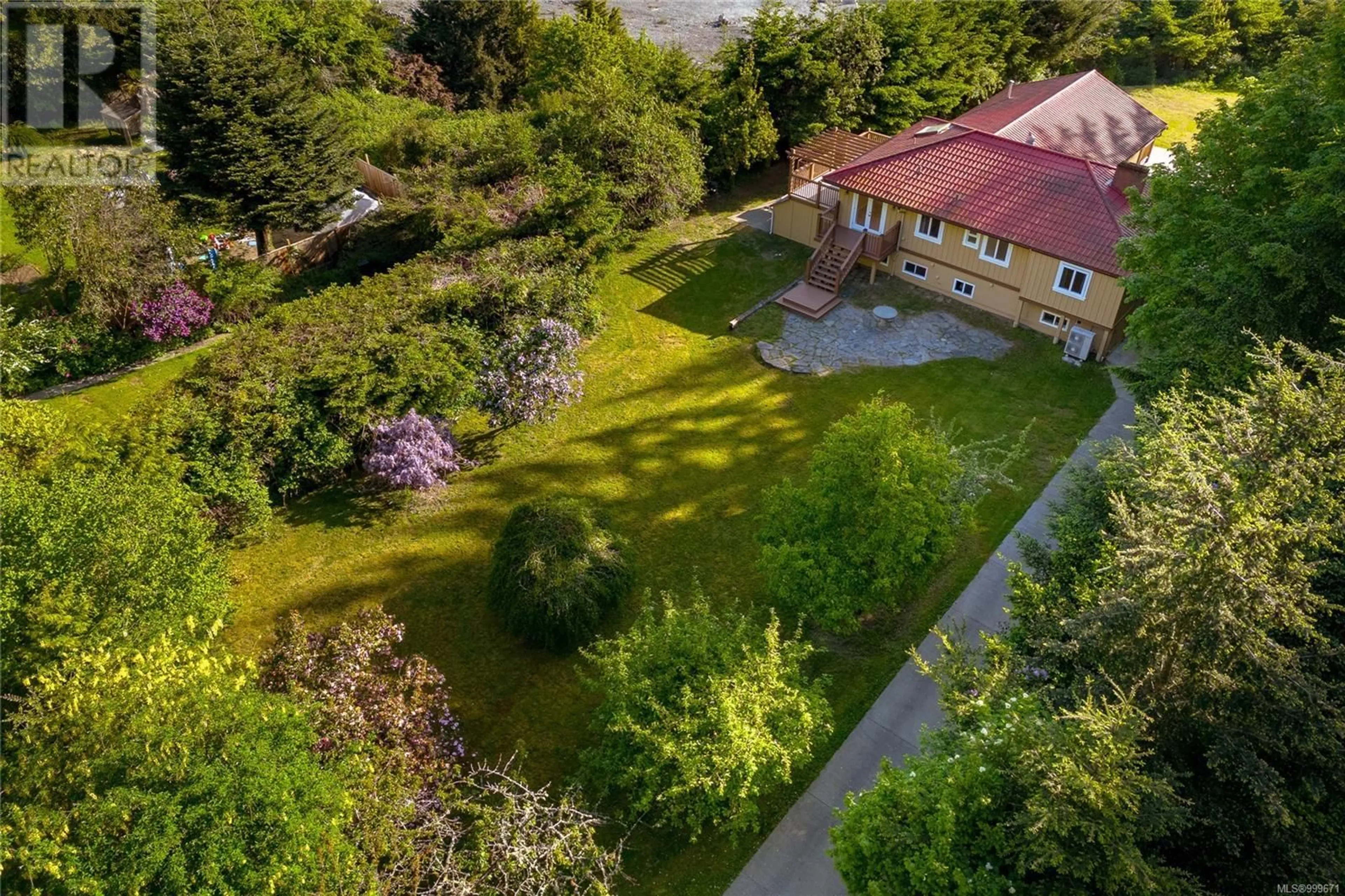 A pic from outside/outdoor area/front of a property/back of a property/a pic from drone, unknown for 5347 ALDERLEY ROAD, Saanich British Columbia V8Y1X9