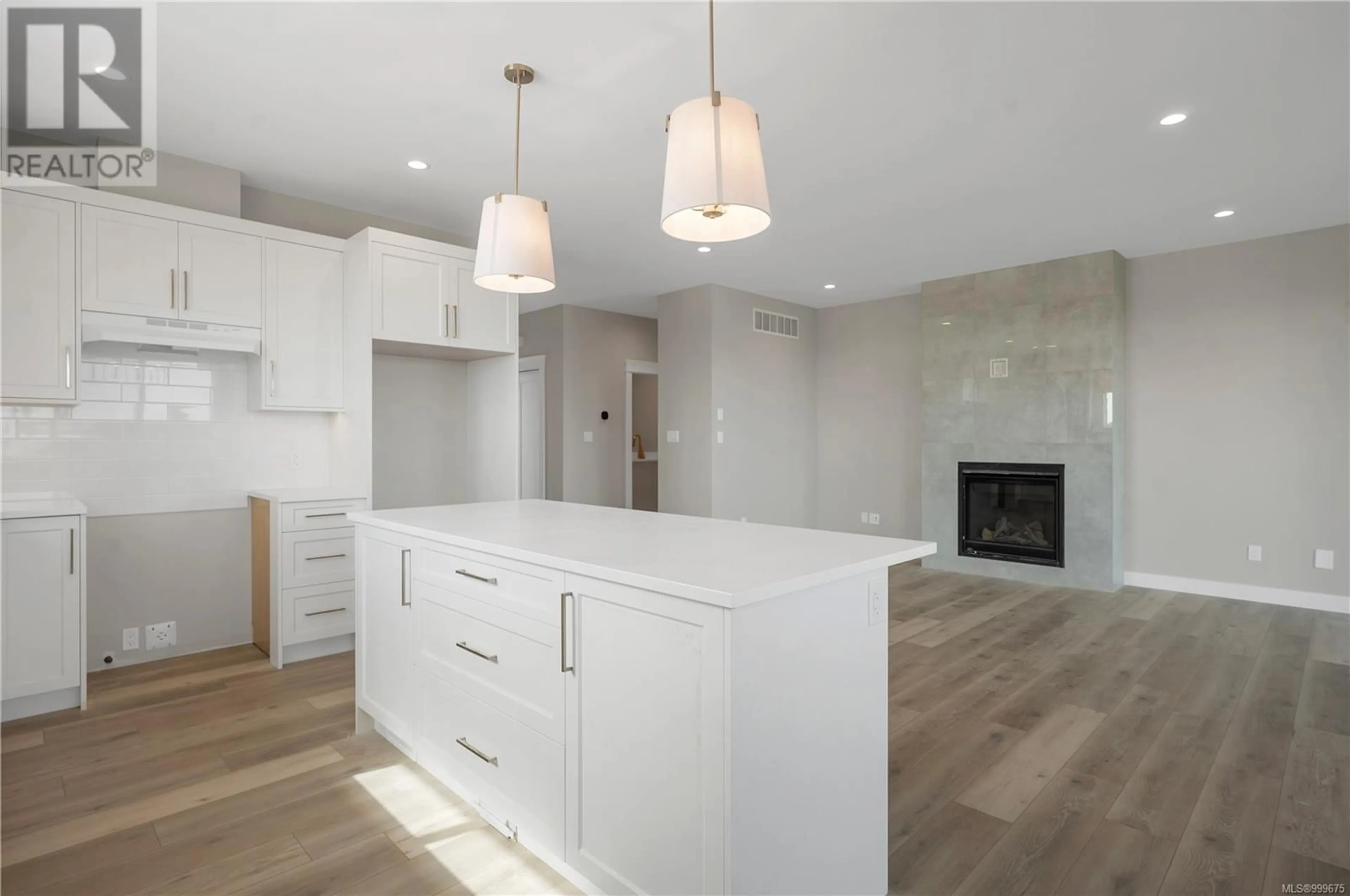 Open concept kitchen, wood/laminate floor for 18 - 457 ARIZONA DRIVE, Campbell River British Columbia V9H0E4