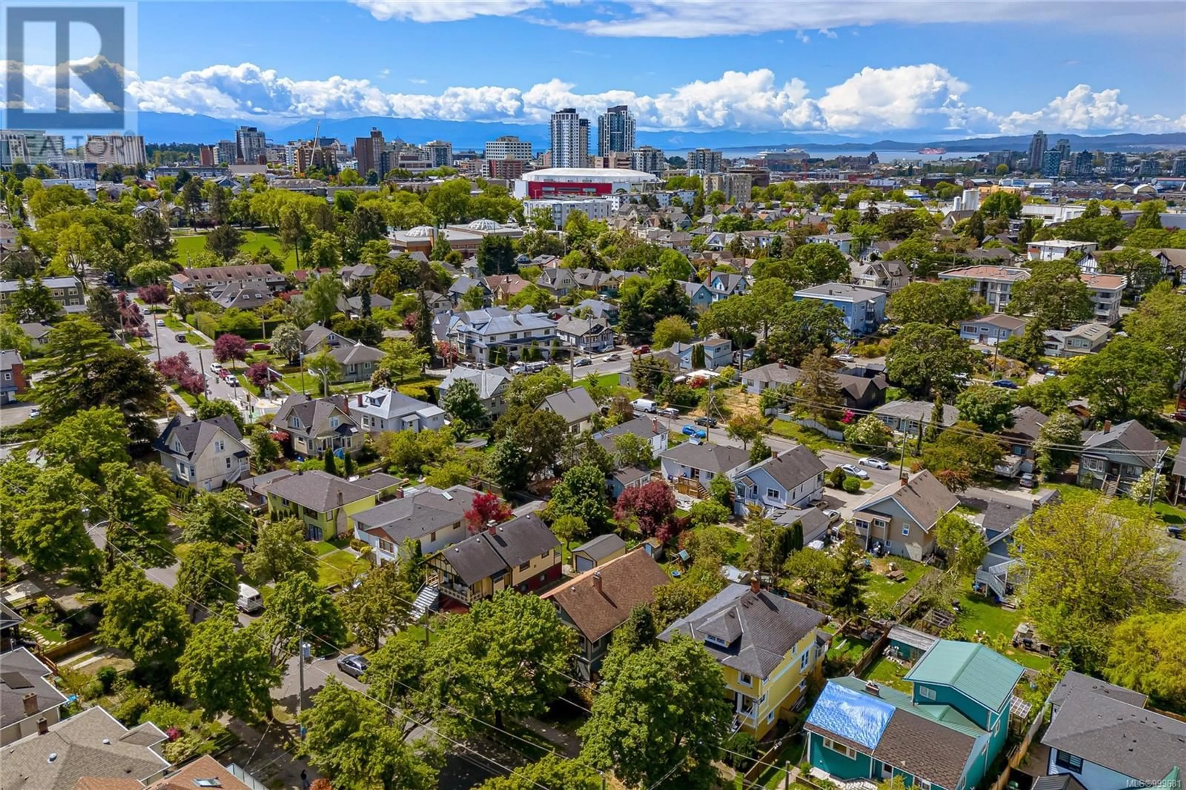 A pic from outside/outdoor area/front of a property/back of a property/a pic from drone, city buildings view from balcony for 2528 GRAHAM STREET, Victoria British Columbia V8T3Y7