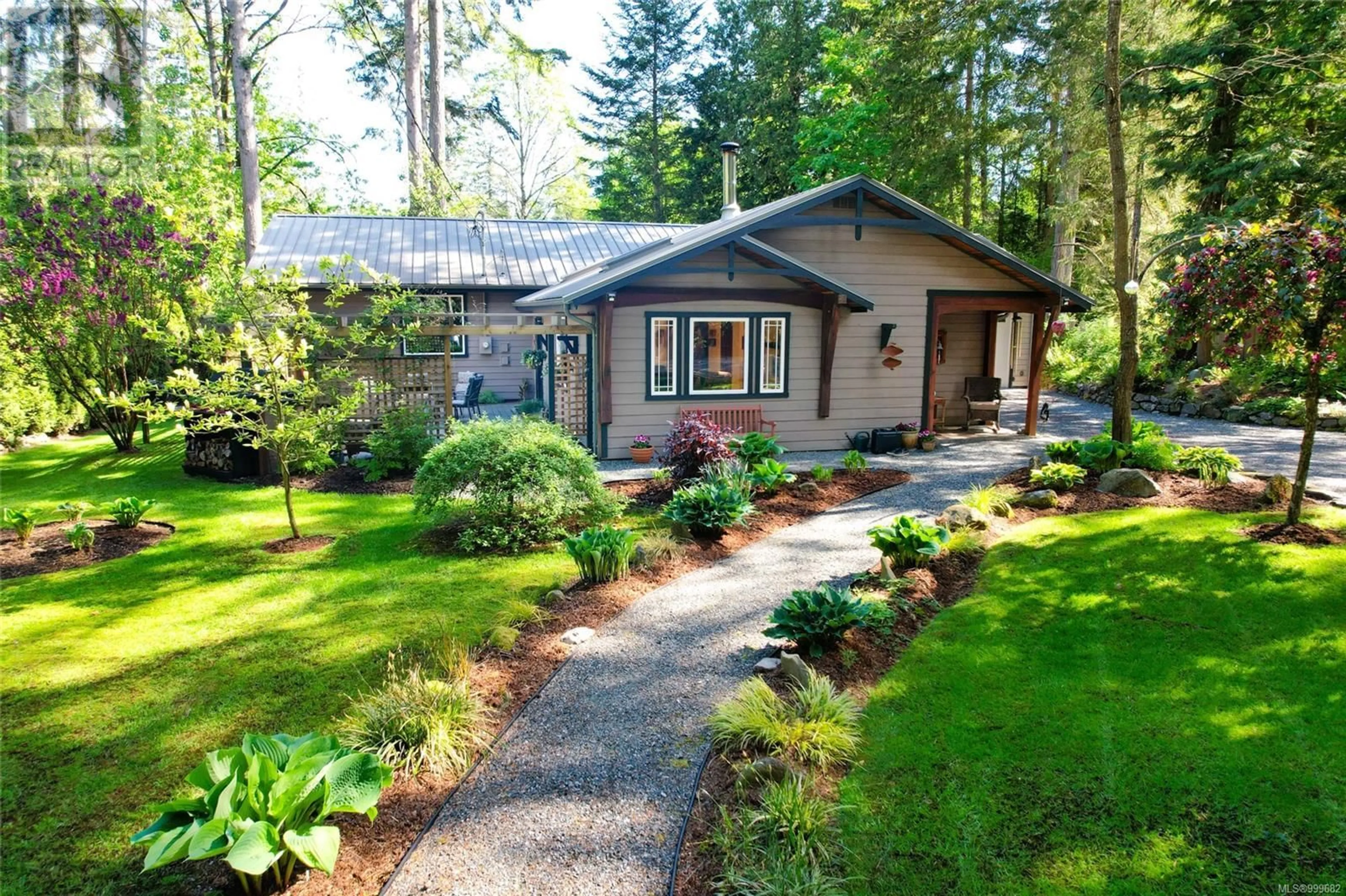 Home with vinyl exterior material, street for 1126 NORTH ROAD, Gabriola Island British Columbia V0R1X3