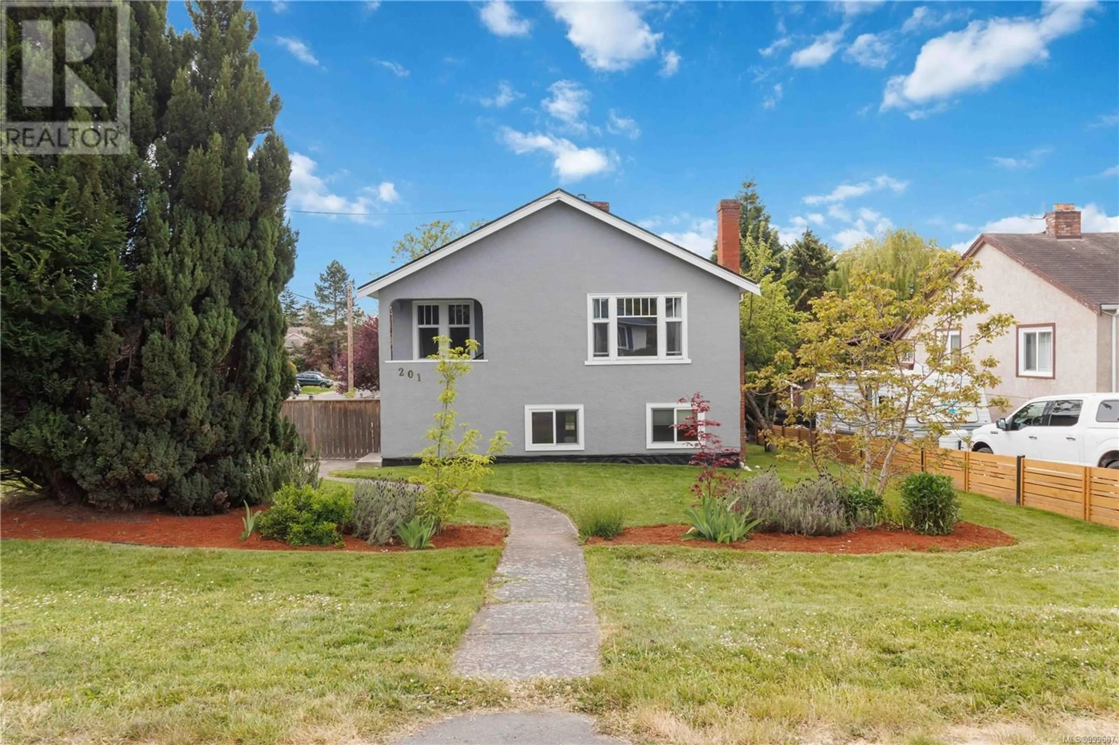Home with brick exterior material, street for 201 MADDOCK AVENUE WEST, Saanich British Columbia V9A1G7