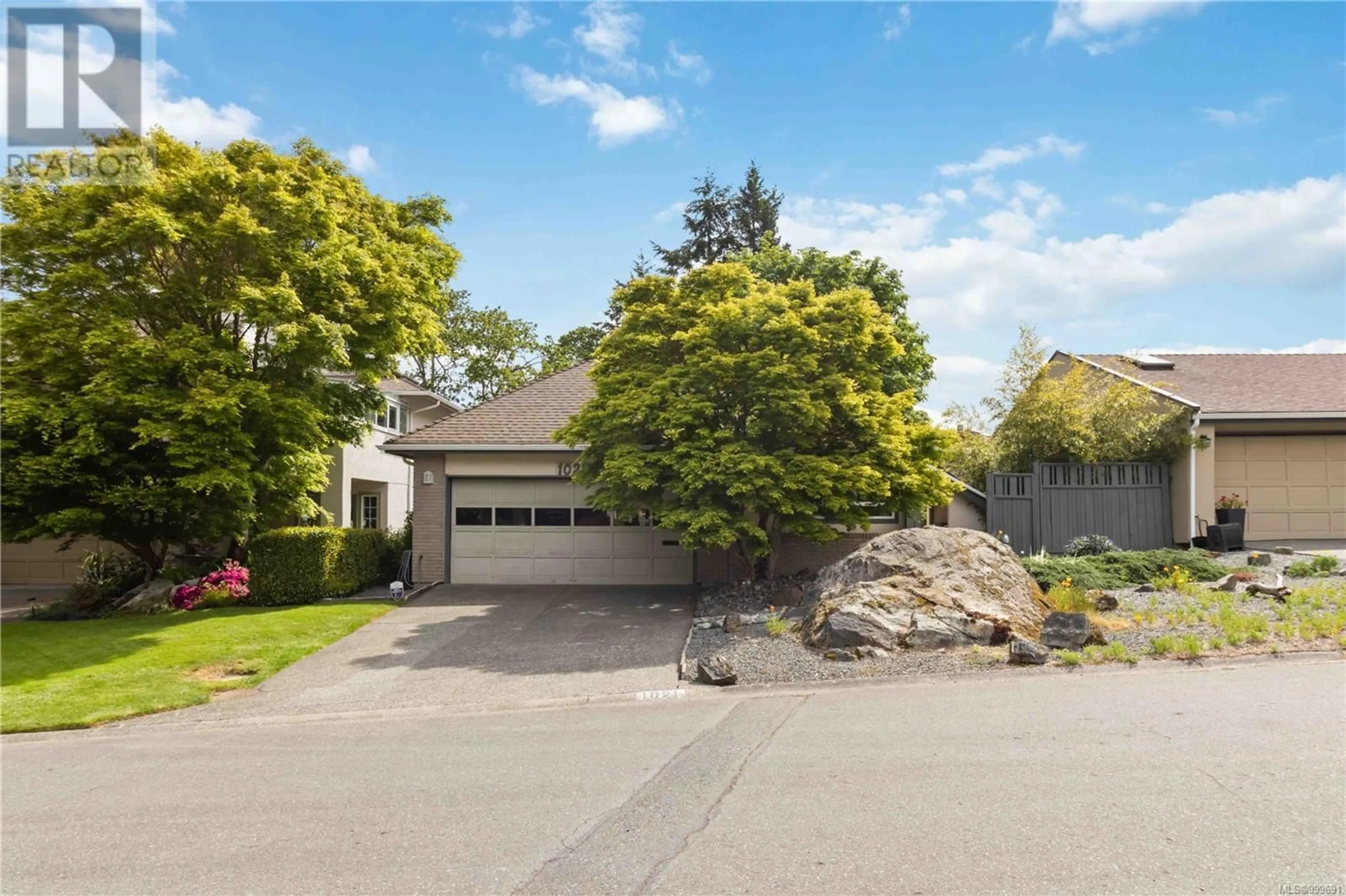 Unknown for 1021 SCOTTSWOOD LANE, Saanich British Columbia V8Y2V1