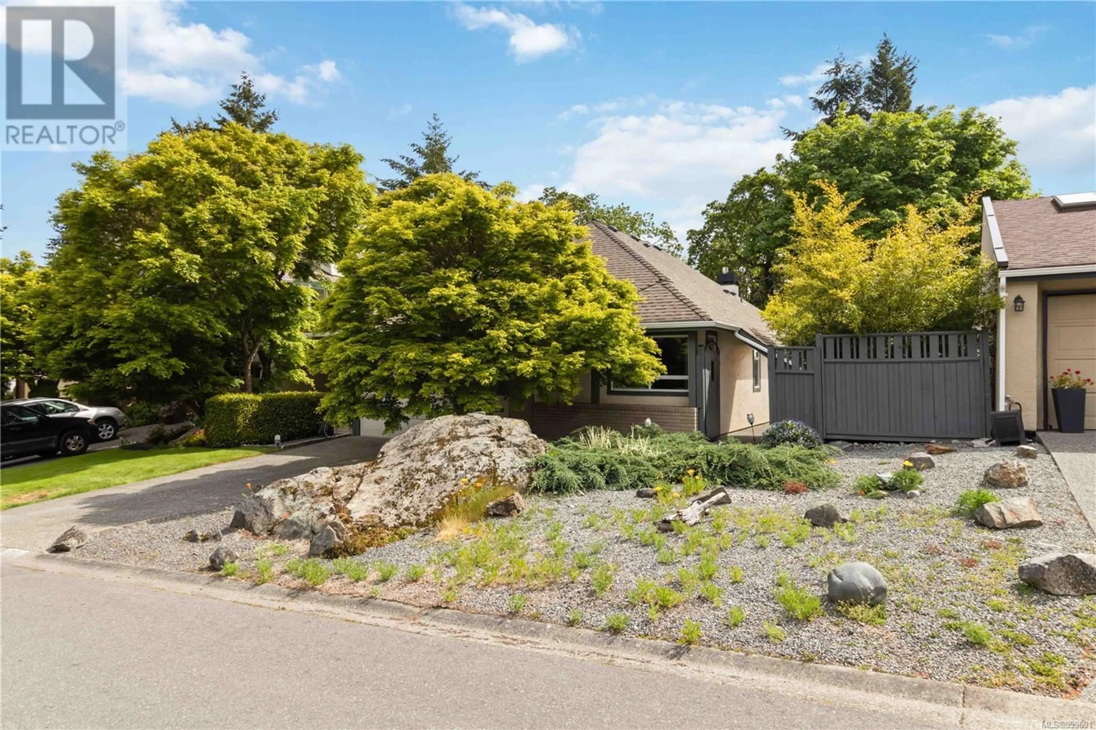 A pic from outside/outdoor area/front of a property/back of a property/a pic from drone, street for 1021 SCOTTSWOOD LANE, Saanich British Columbia V8Y2V1