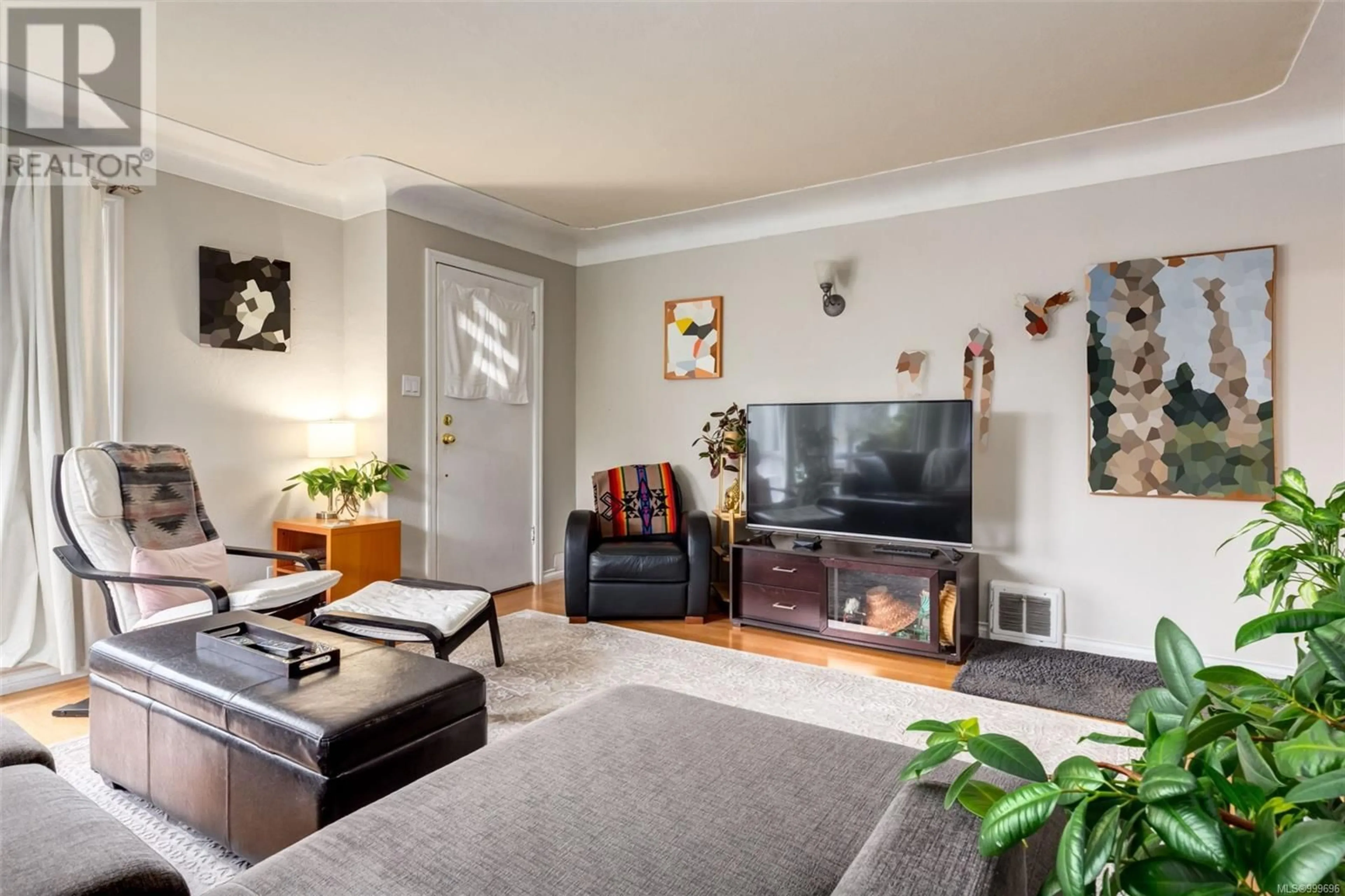 Living room with furniture, unknown for 475 MAPLE STREET, Nanaimo British Columbia V9S2J4