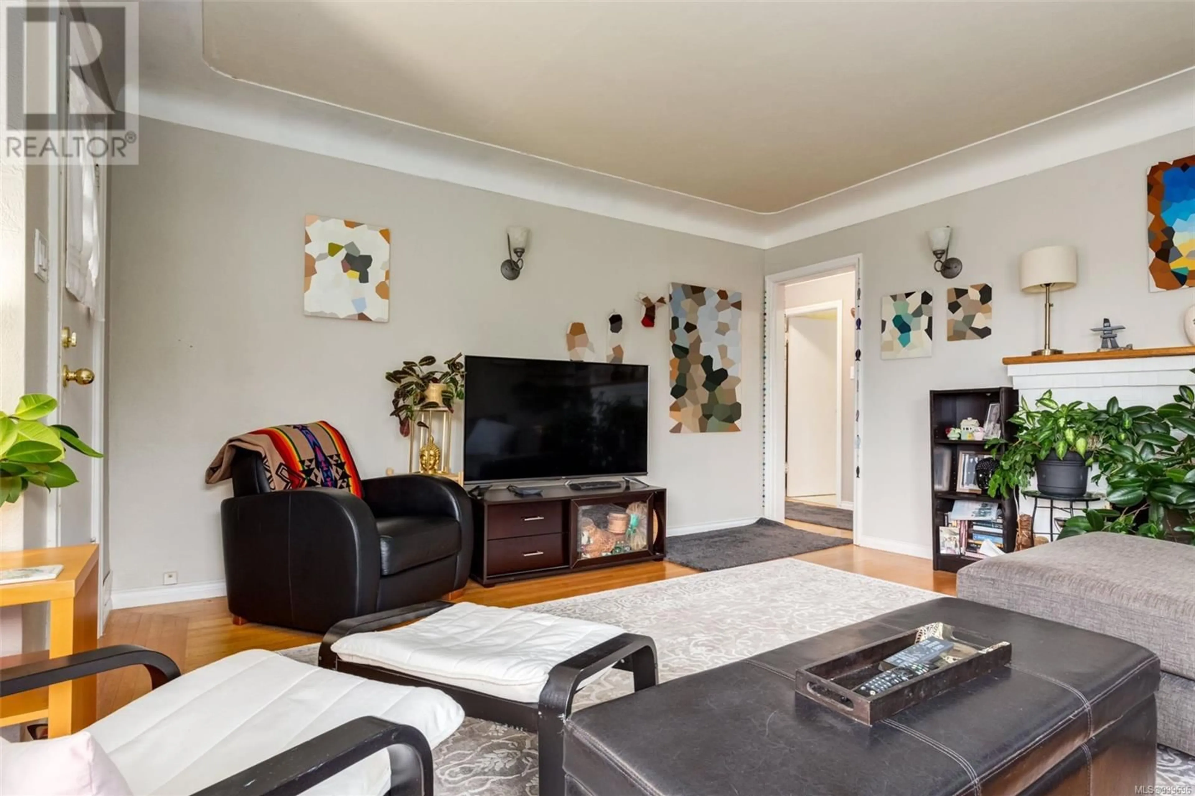 Living room with furniture, unknown for 475 MAPLE STREET, Nanaimo British Columbia V9S2J4