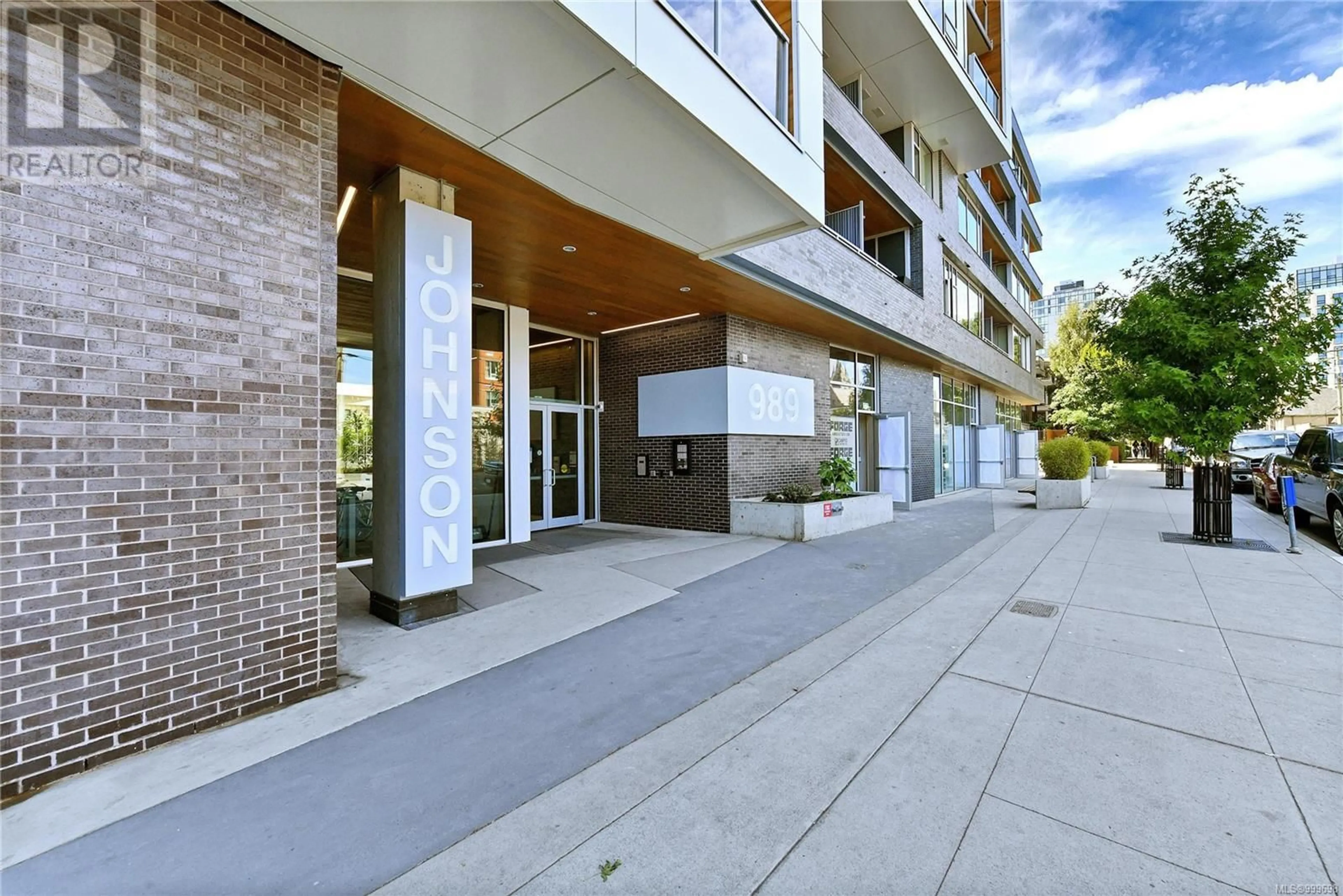 Indoor foyer for 213 - 989 JOHNSON STREET, Victoria British Columbia V8V0E3