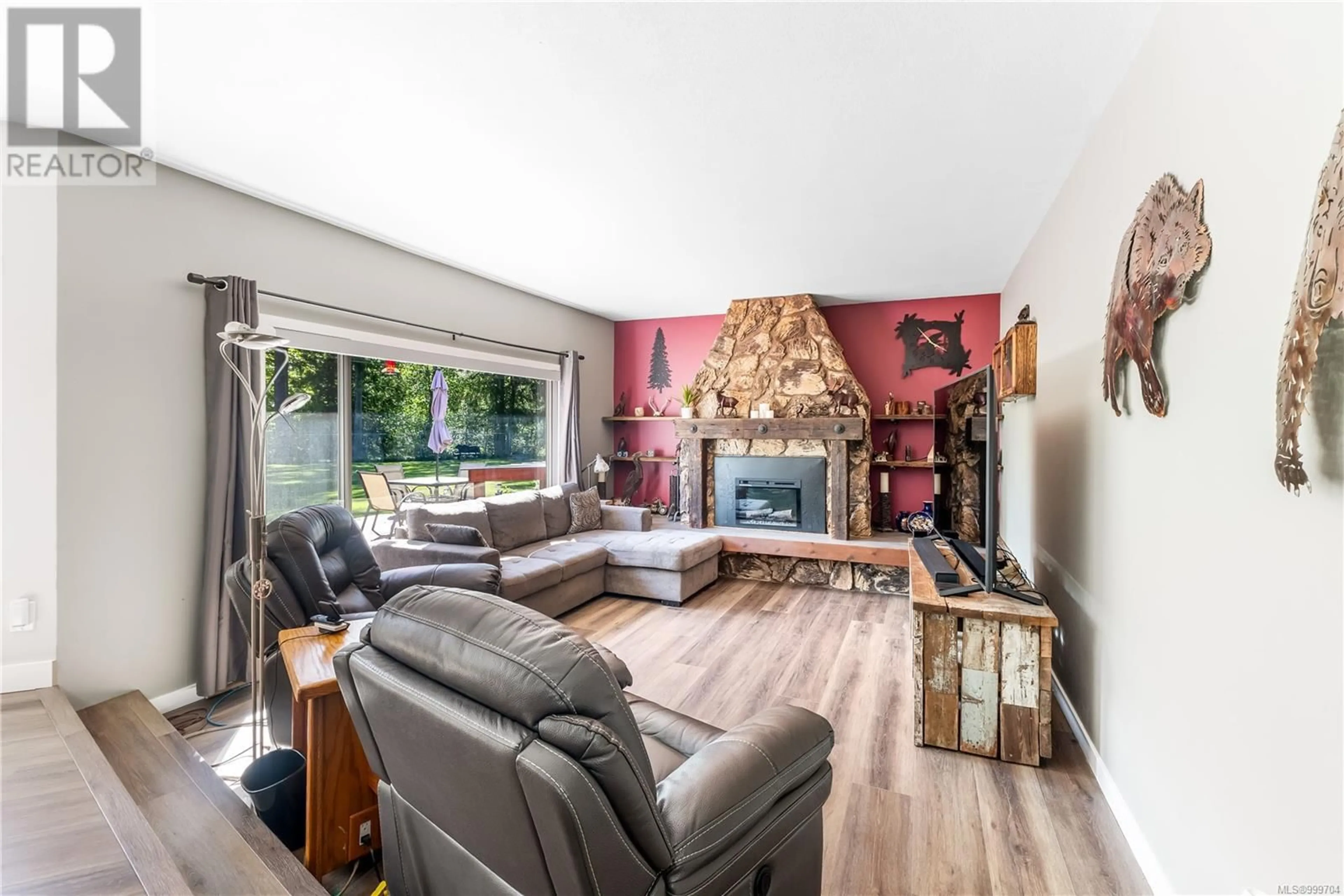 Living room with furniture, unknown for 3730 JAMES CRESCENT, Black Creek British Columbia V9J1E9