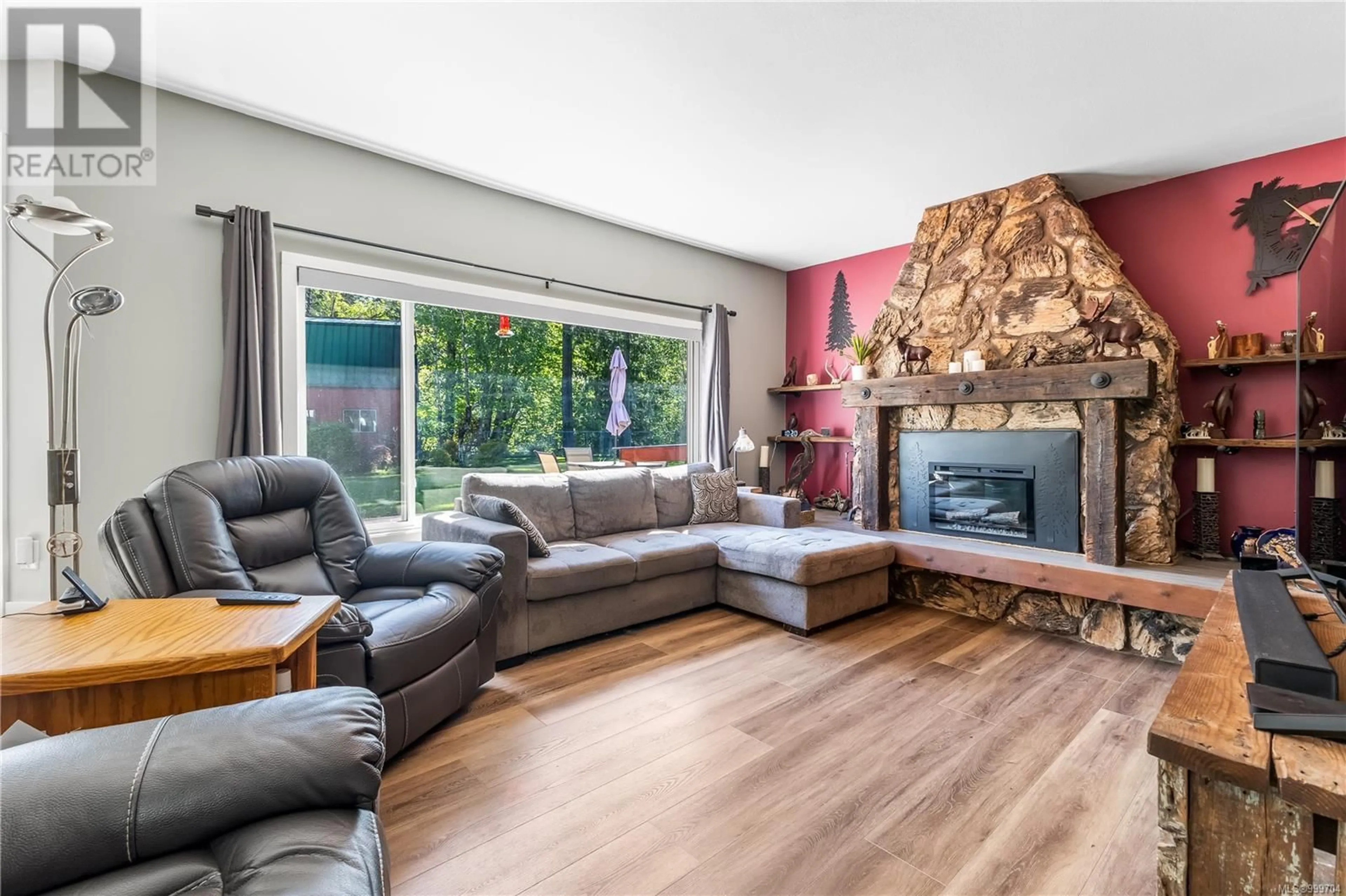 Living room with furniture, wood/laminate floor for 3730 JAMES CRESCENT, Black Creek British Columbia V9J1E9