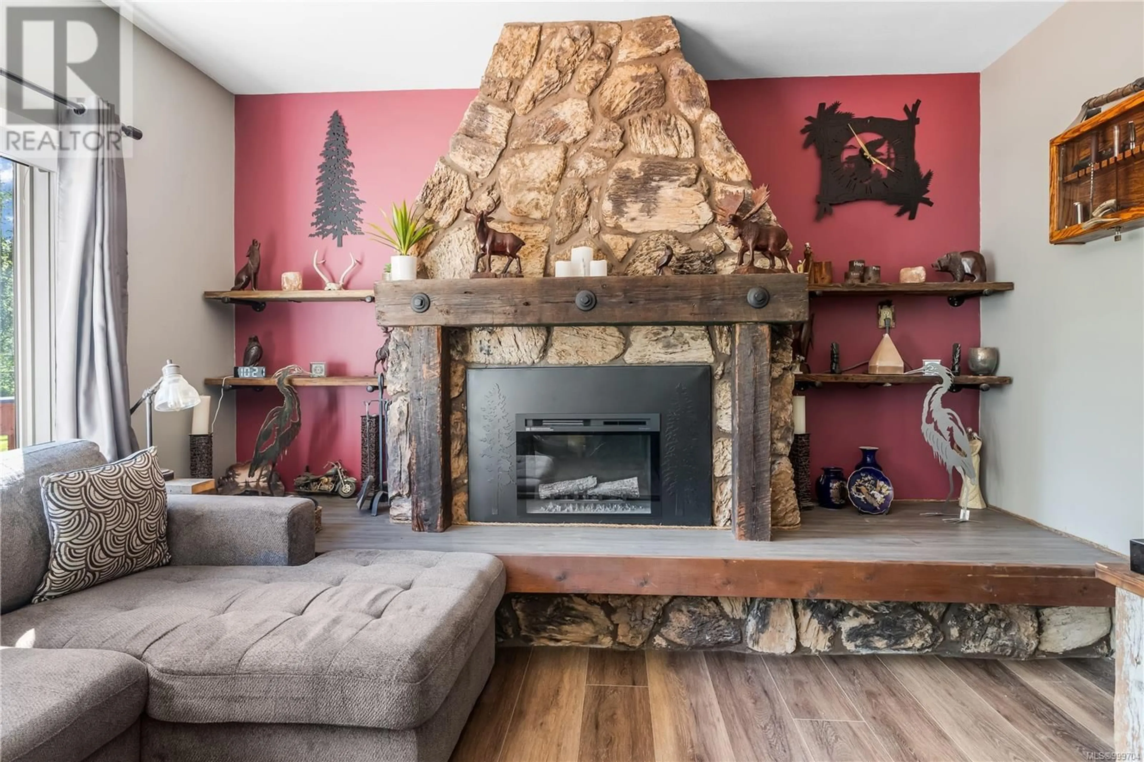 Living room with furniture, unknown for 3730 JAMES CRESCENT, Black Creek British Columbia V9J1E9