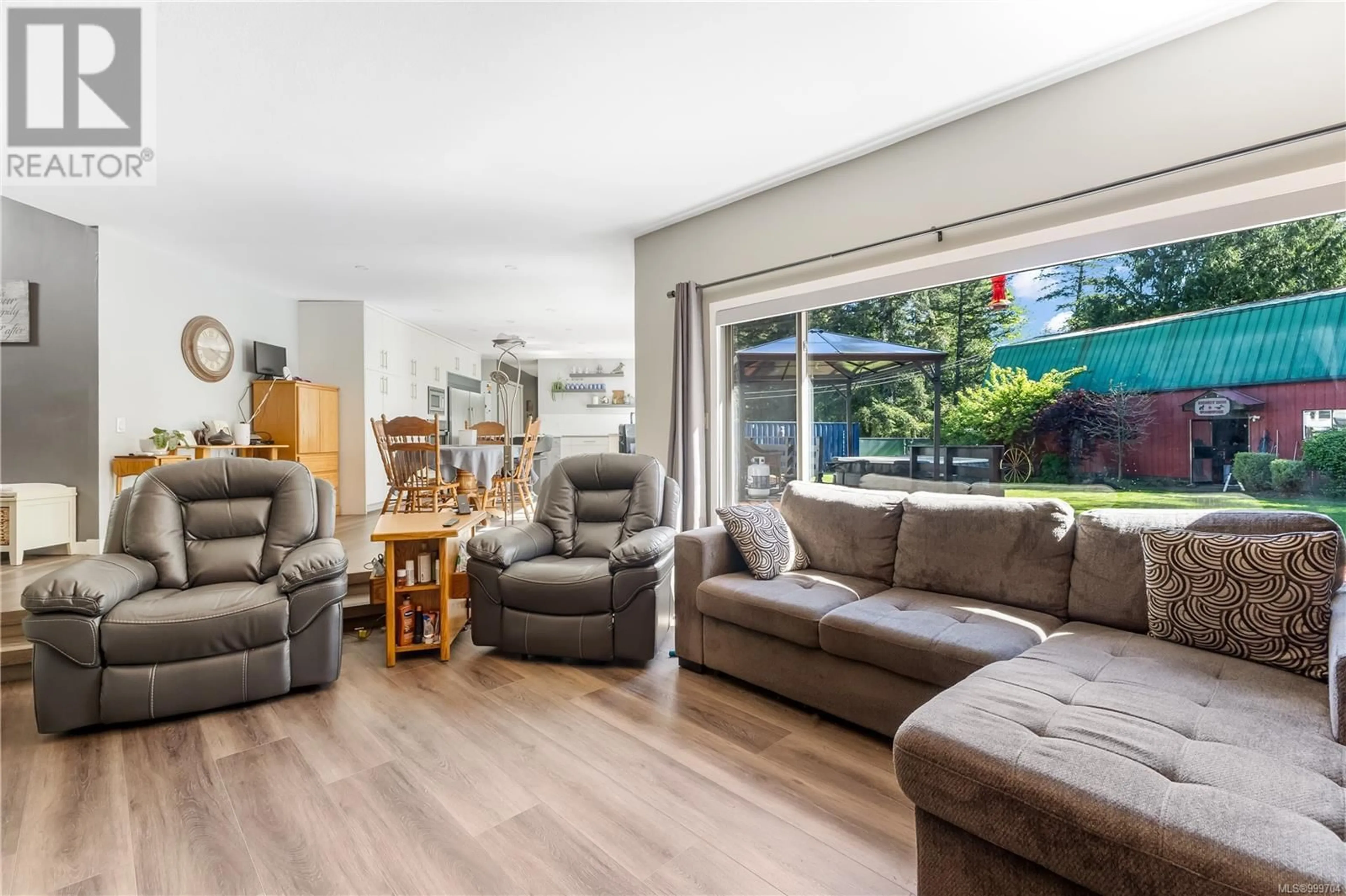 Living room with furniture, unknown for 3730 JAMES CRESCENT, Black Creek British Columbia V9J1E9