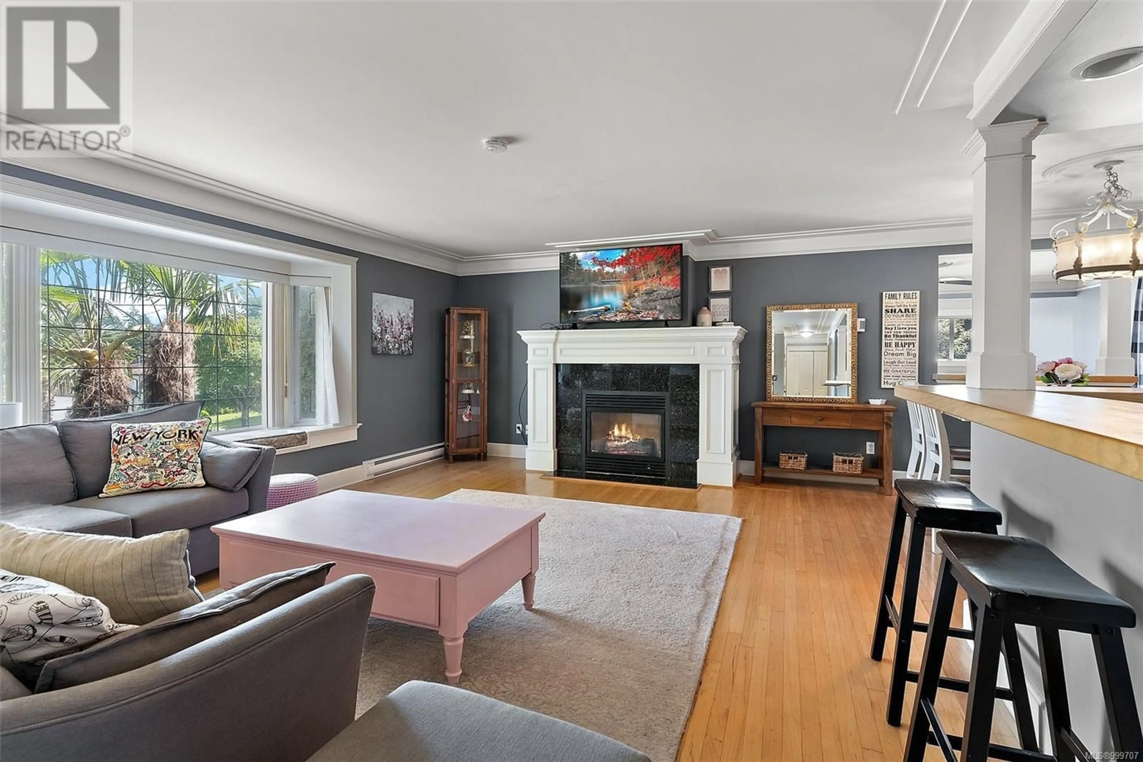 Living room with furniture, unknown for 6268 MARIE MEADOWS ROAD, Central Saanich British Columbia V8Z5Z8