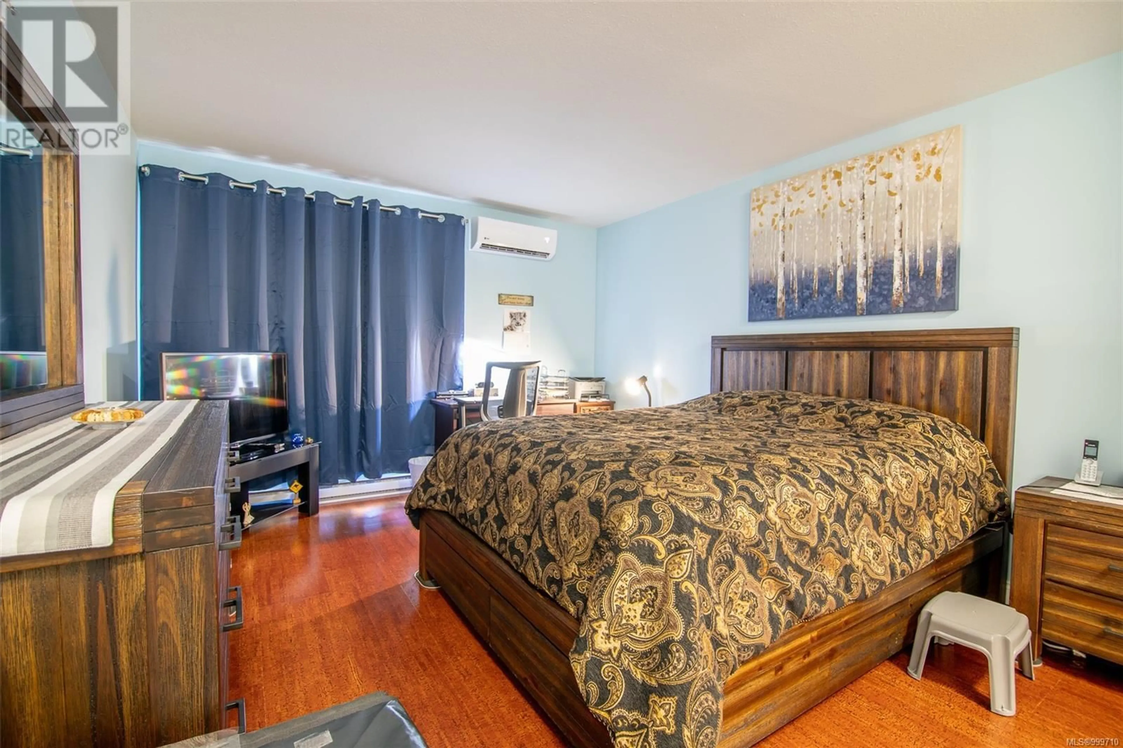Bedroom with bed, wood/laminate floor for 20 - 310 PYM STREET NORTH, Parksville British Columbia V9P2P4