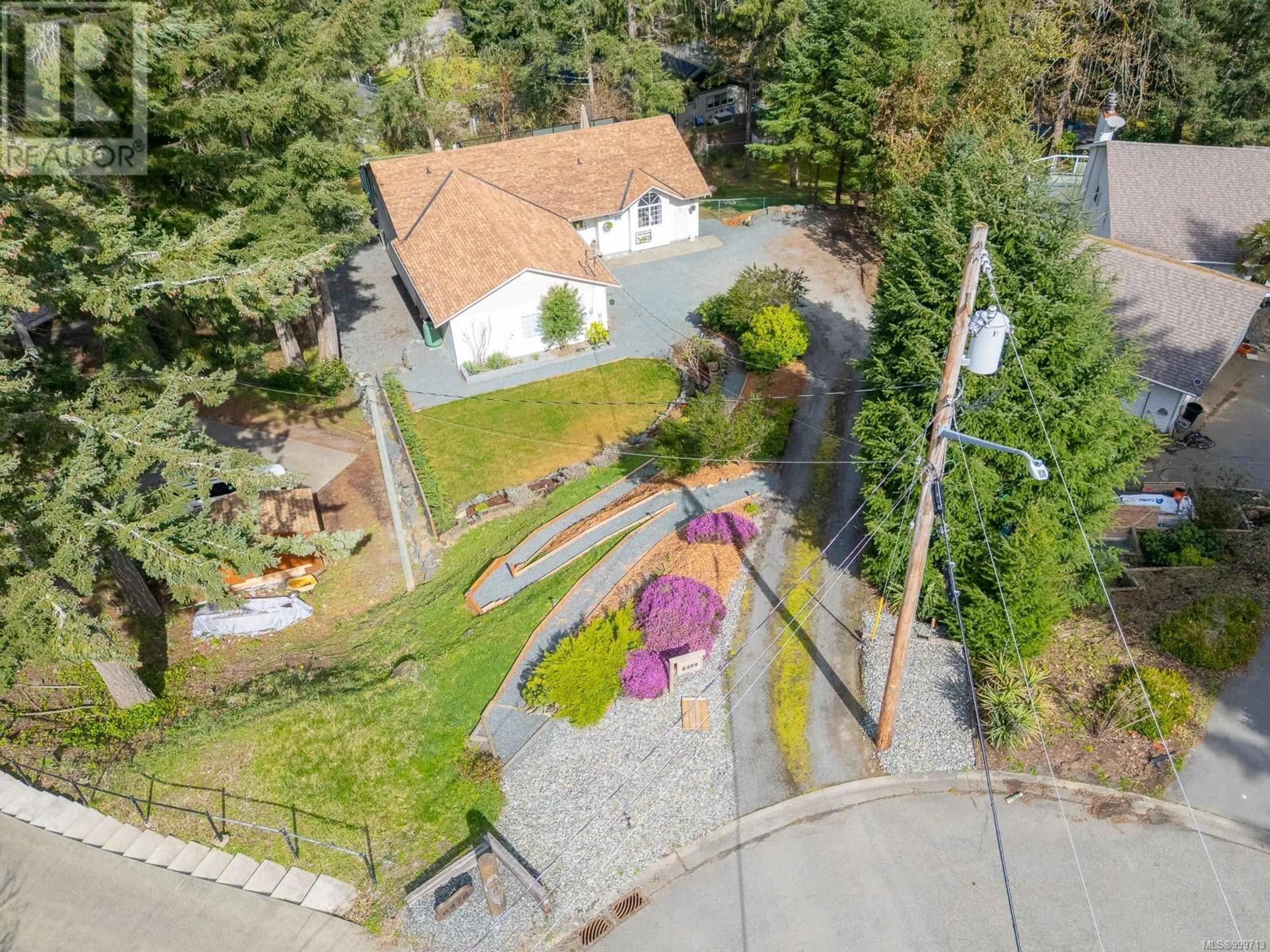 A pic from outside/outdoor area/front of a property/back of a property/a pic from drone, street for 6499 BURNETT PLACE, Duncan British Columbia V9L5R8