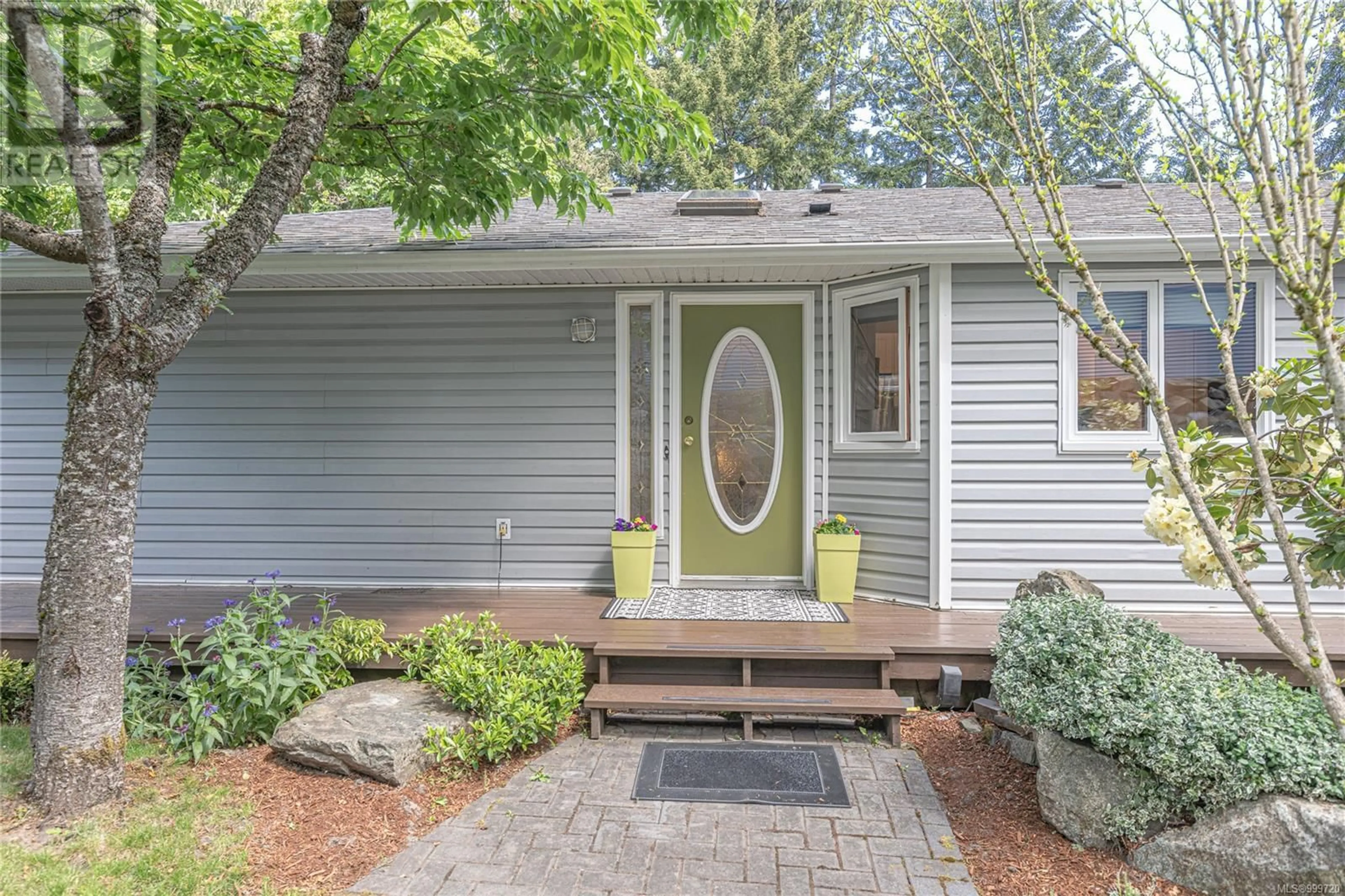 Home with vinyl exterior material, street for 141 CRANBERRY ROAD, Salt Spring British Columbia V8K2G8