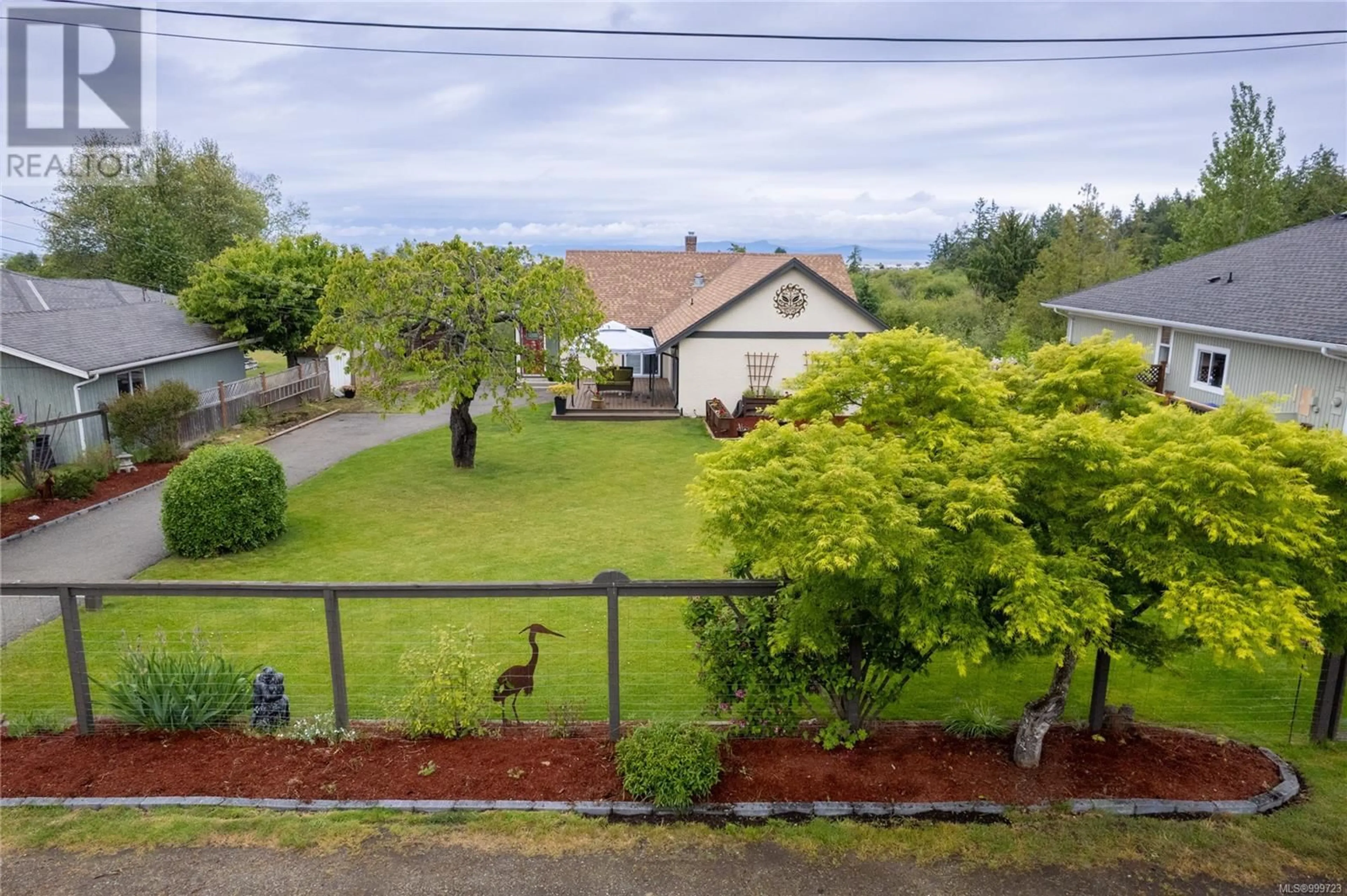 A pic from outside/outdoor area/front of a property/back of a property/a pic from drone, unknown for 405 HEATH AVENUE, Parksville British Columbia V9P1V3