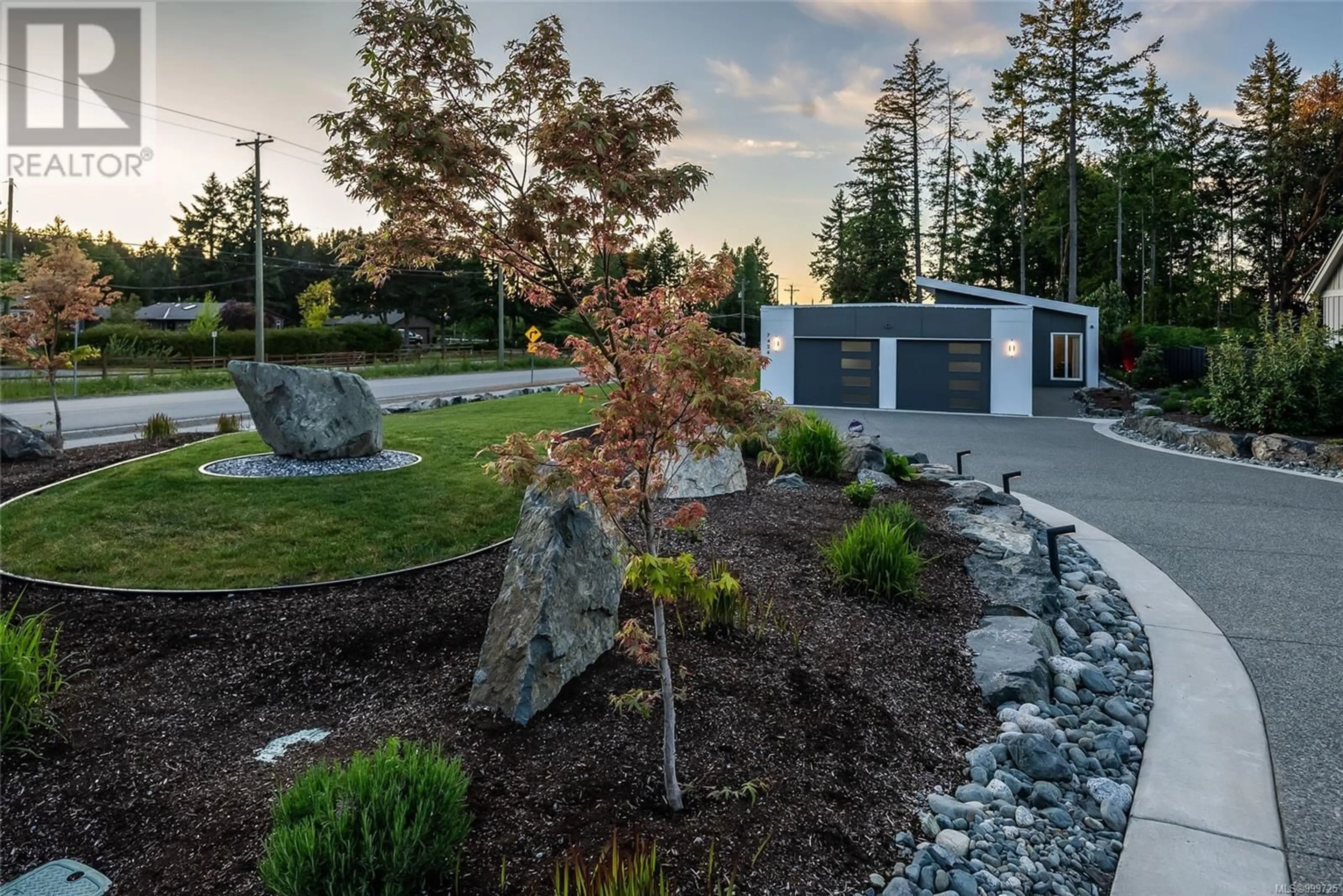 Patio, street for 7426 SPENCE'S WAY, Lantzville British Columbia V0R2H0