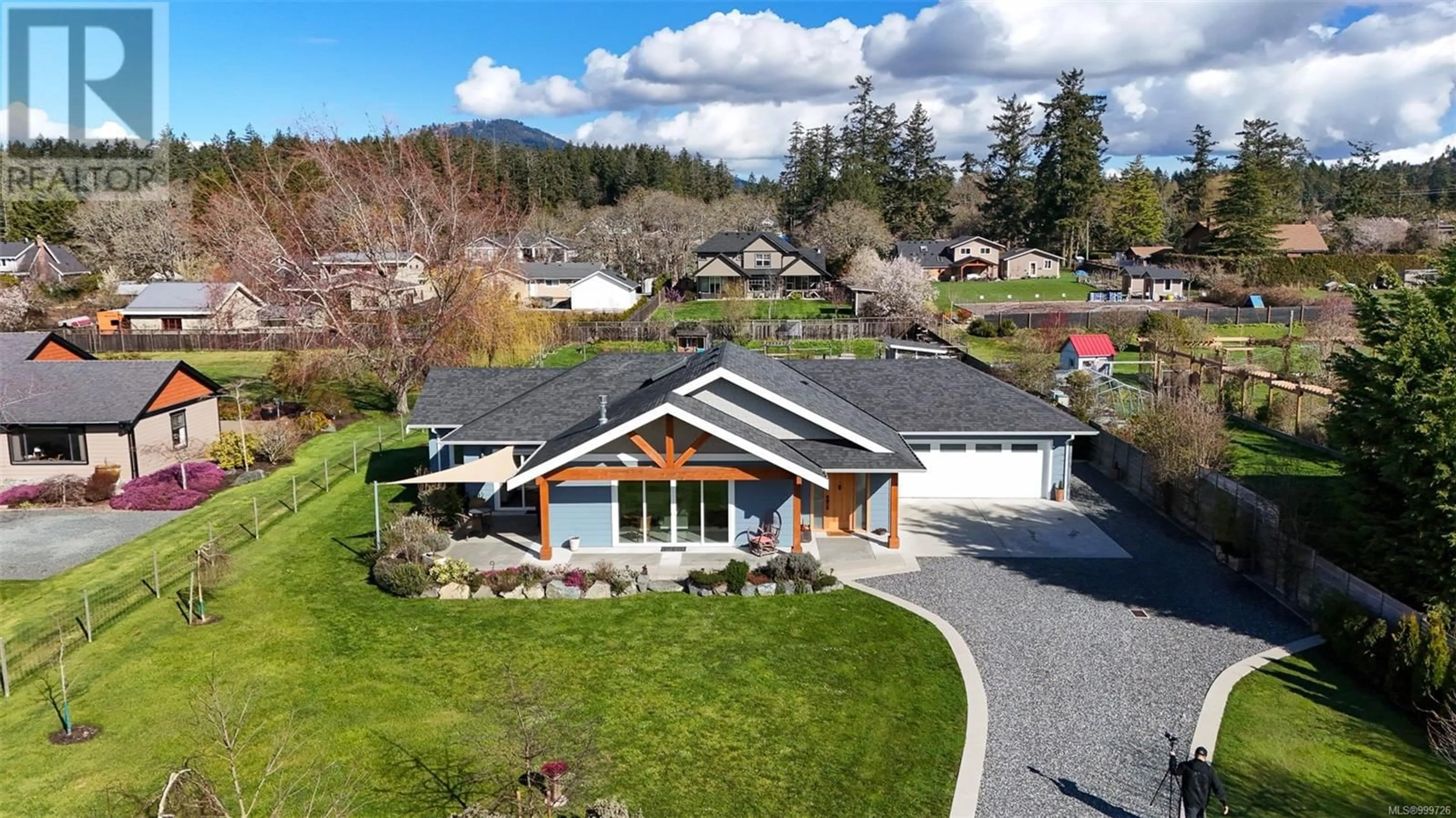 A pic from outside/outdoor area/front of a property/back of a property/a pic from drone, street for 822 WAIN ROAD, North Saanich British Columbia V8L5N8