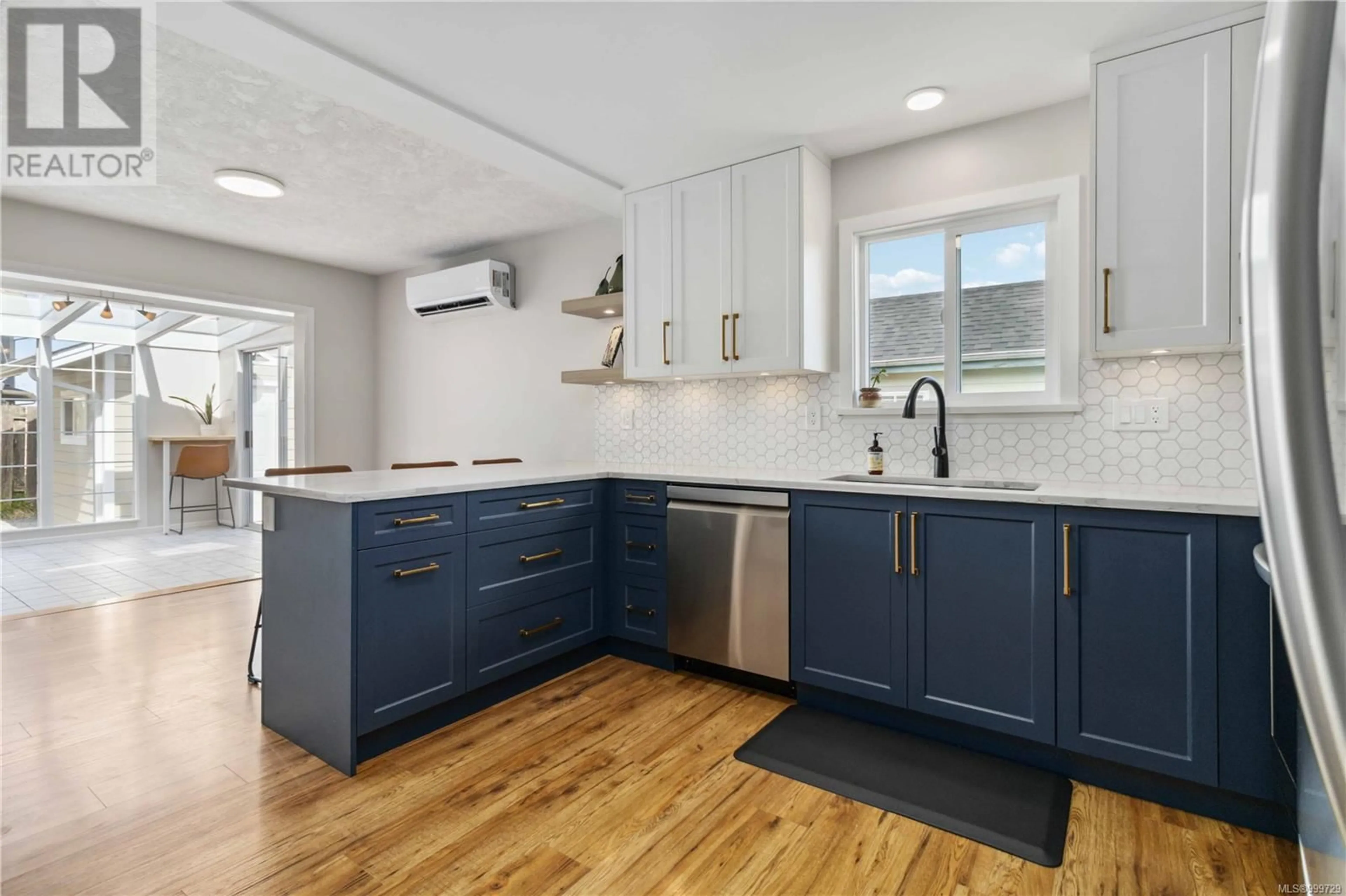 Open concept kitchen, ceramic/tile floor for 9620 BARNES PLACE, Sidney British Columbia V8L4W9
