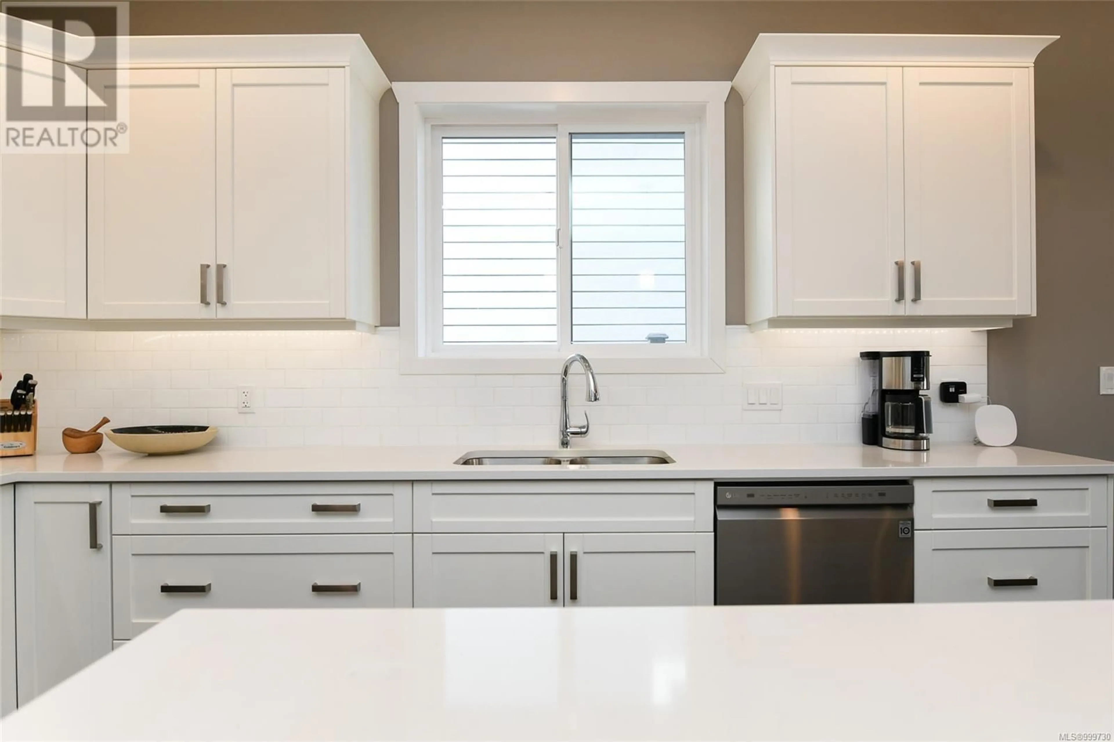 Contemporary kitchen, ceramic/tile floor for 2523 BRANCH AVENUE, Courtenay British Columbia V9N0E6