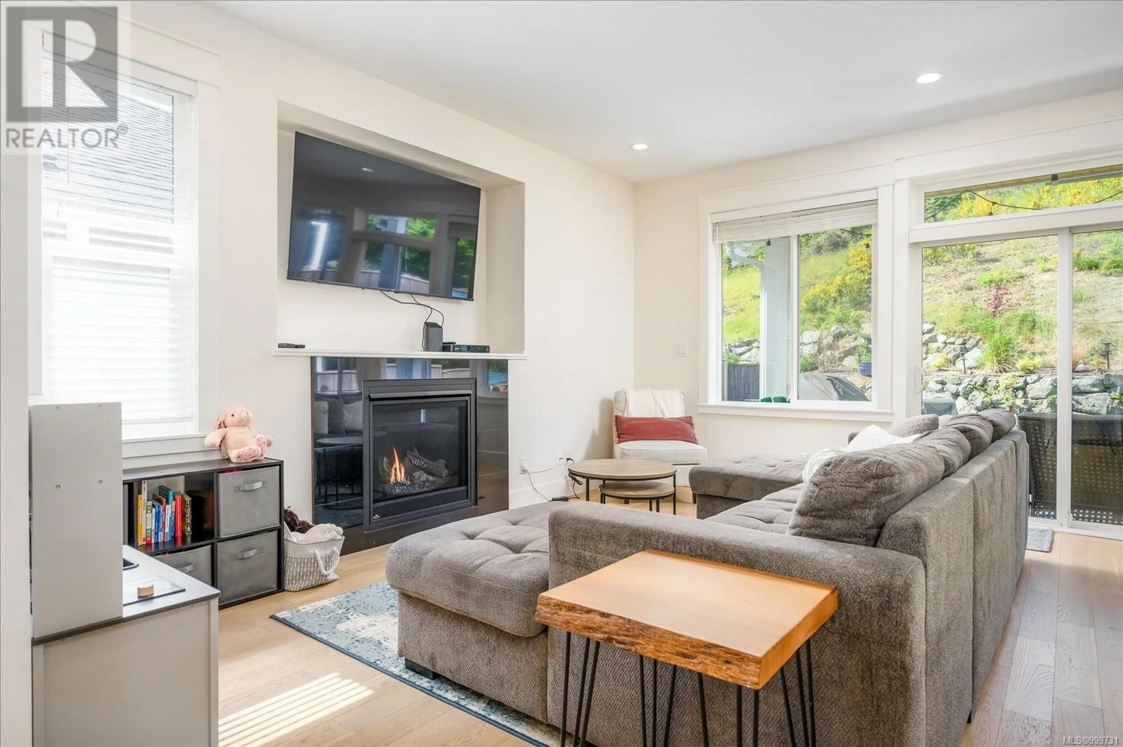 Living room with furniture, unknown for 5835 LINYARD ROAD, Nanaimo British Columbia V9T0J9
