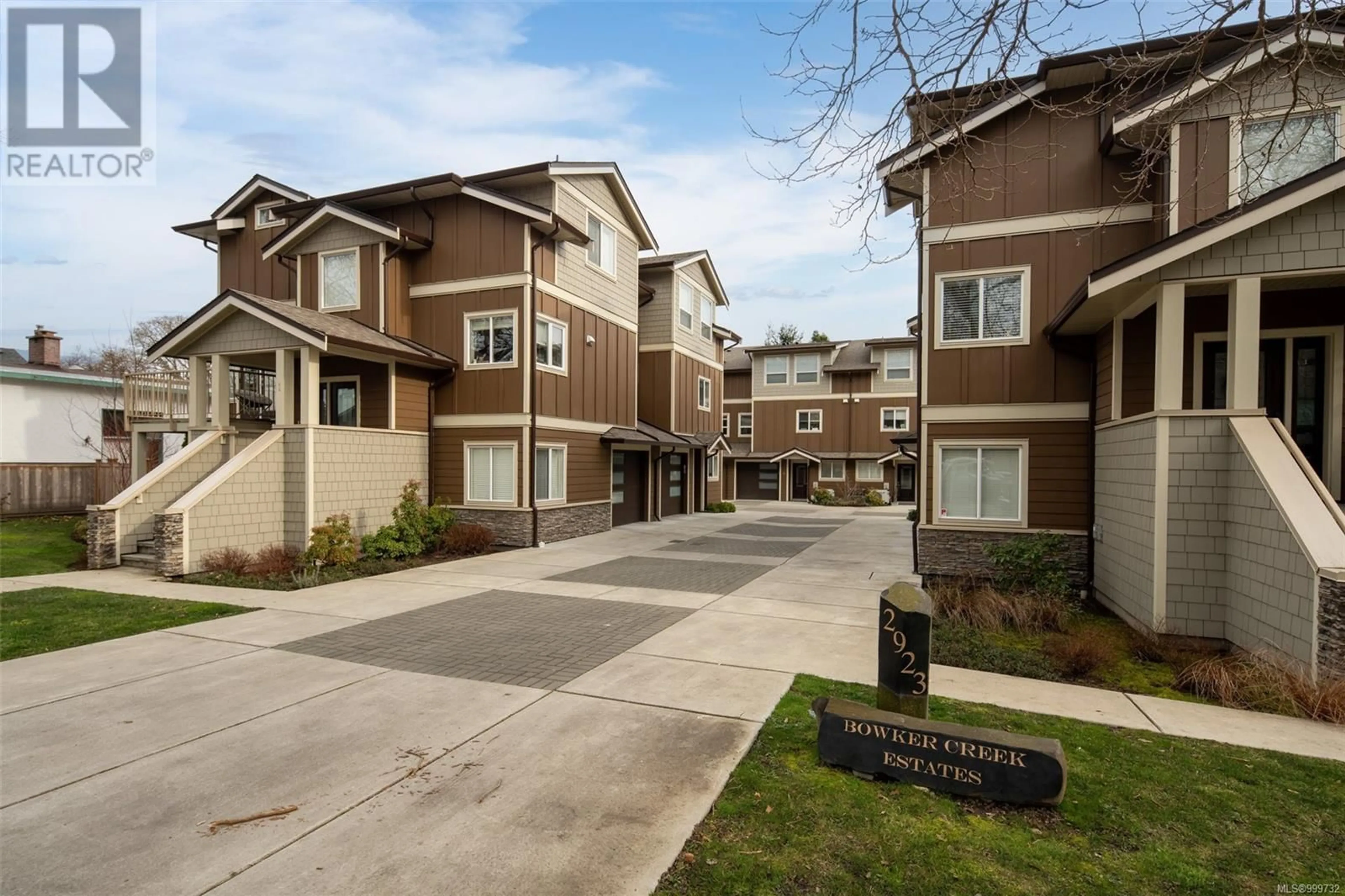 Unknown for 4 - 2923 SHELBOURNE STREET, Victoria British Columbia V8R4M7