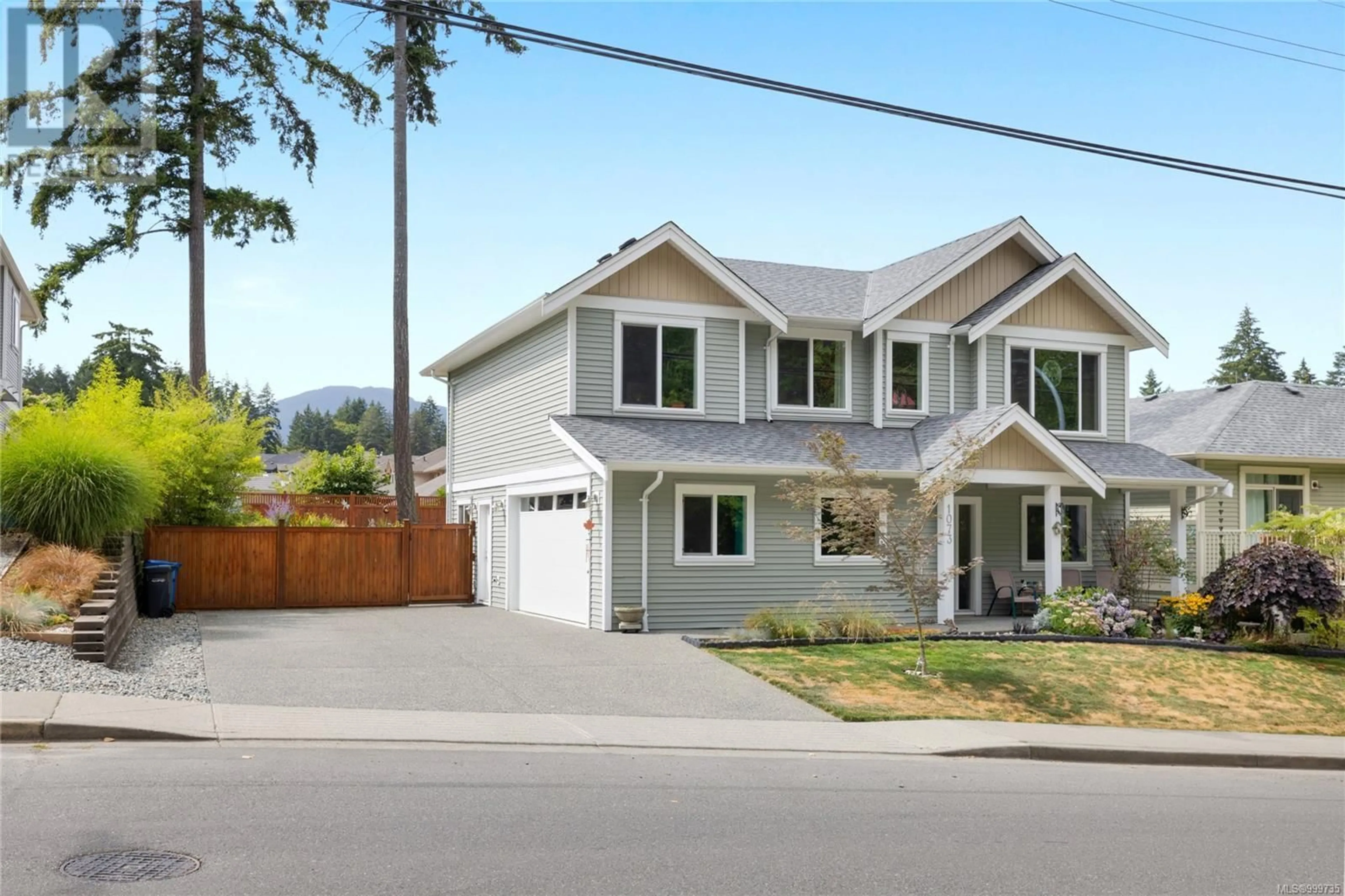 Home with vinyl exterior material, street for 1073 DOUGLAS AVENUE, Nanaimo British Columbia V9R0E3