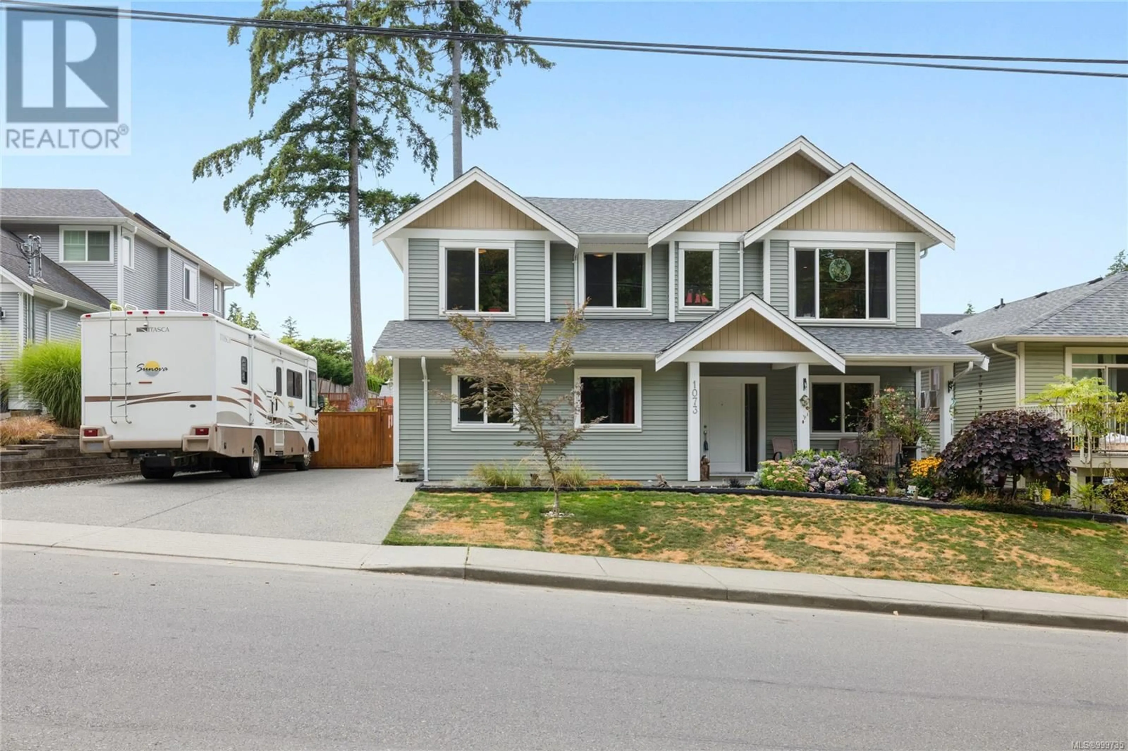 Home with vinyl exterior material, street for 1073 DOUGLAS AVENUE, Nanaimo British Columbia V9R0E3