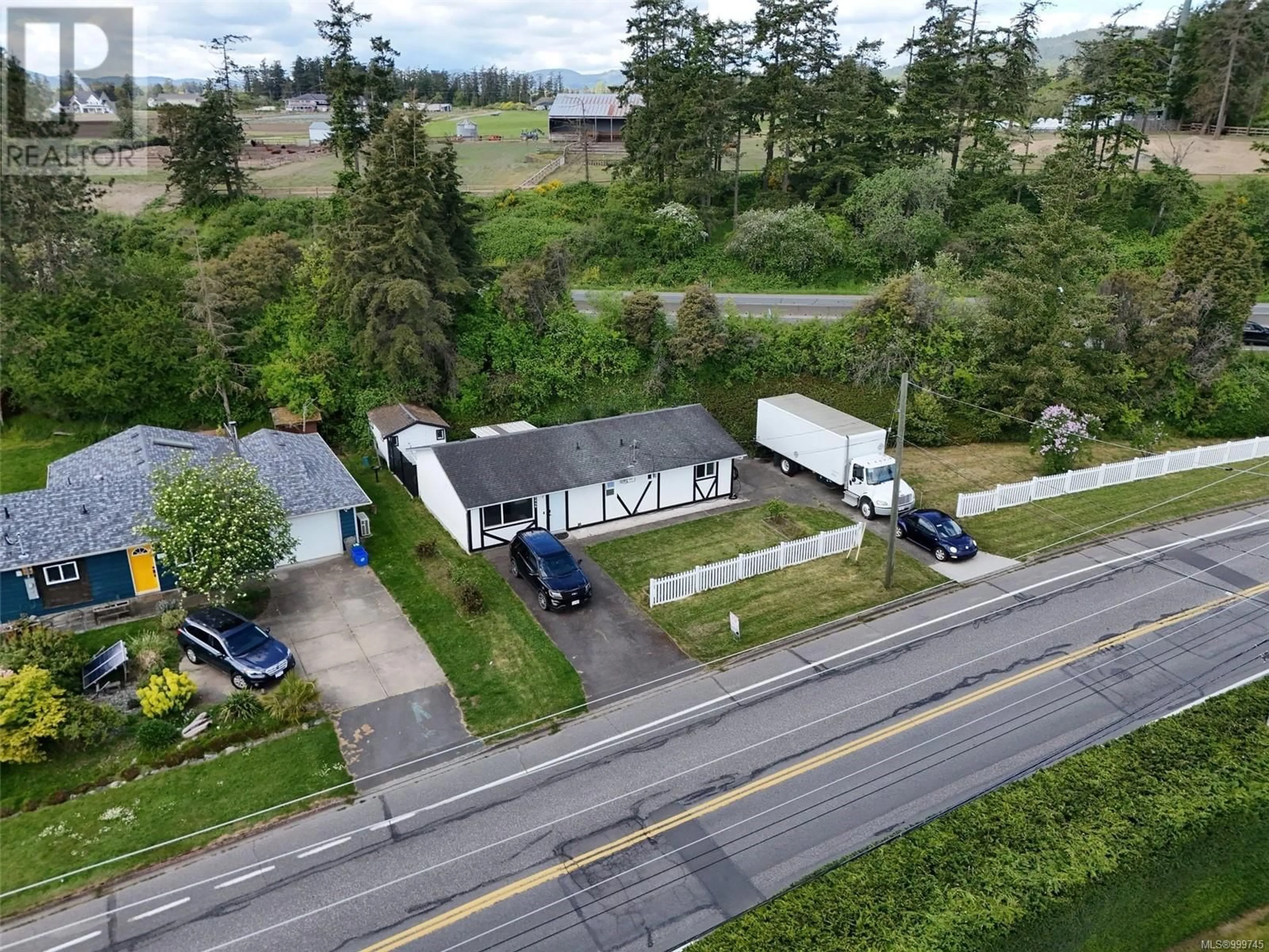 A pic from outside/outdoor area/front of a property/back of a property/a pic from drone, street for 8046 LOCHSIDE, Central Saanich British Columbia V8M1V5