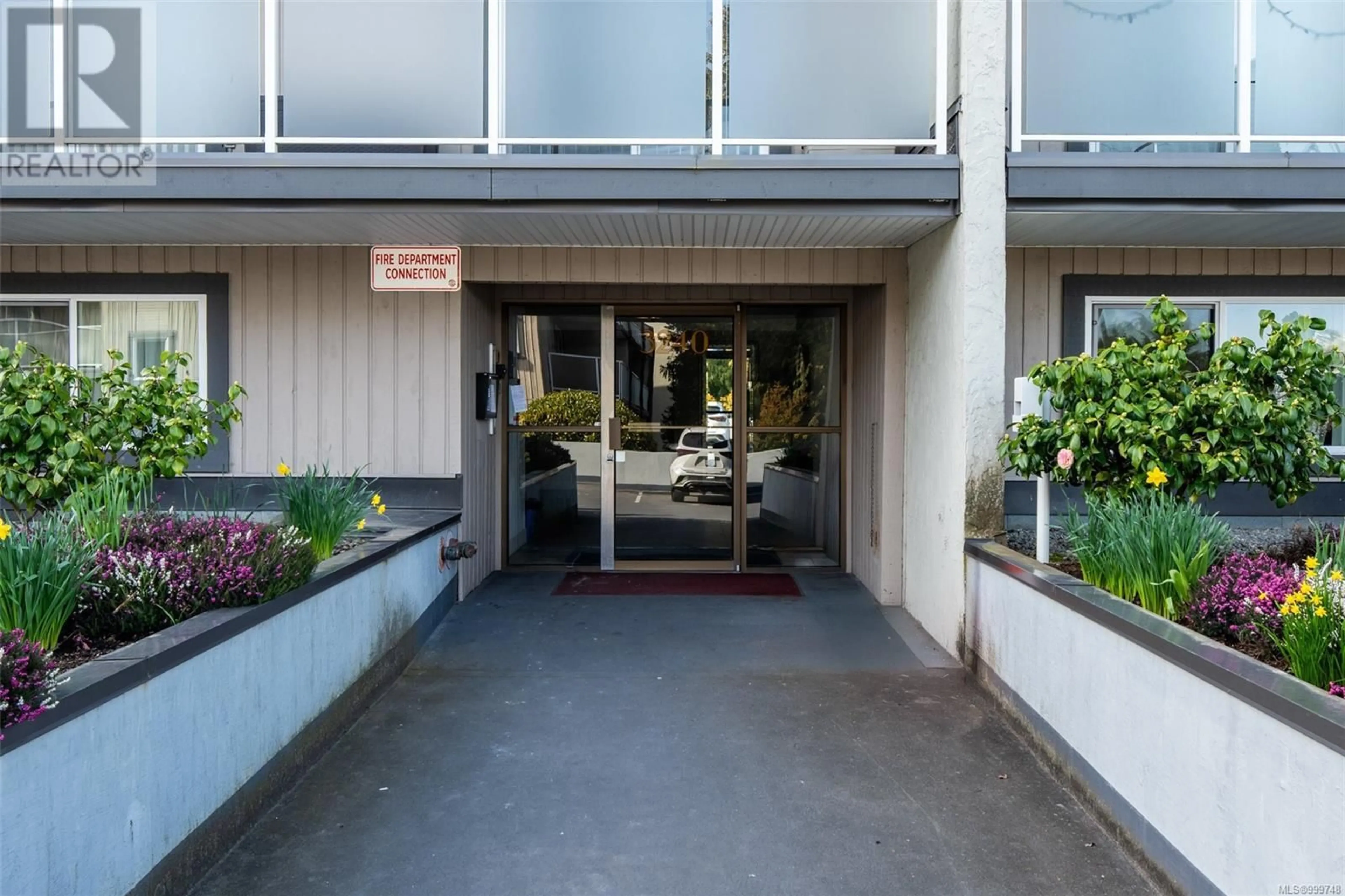 Lobby for 105 - 3240 GLASGOW AVENUE, Saanich British Columbia V8X1M2